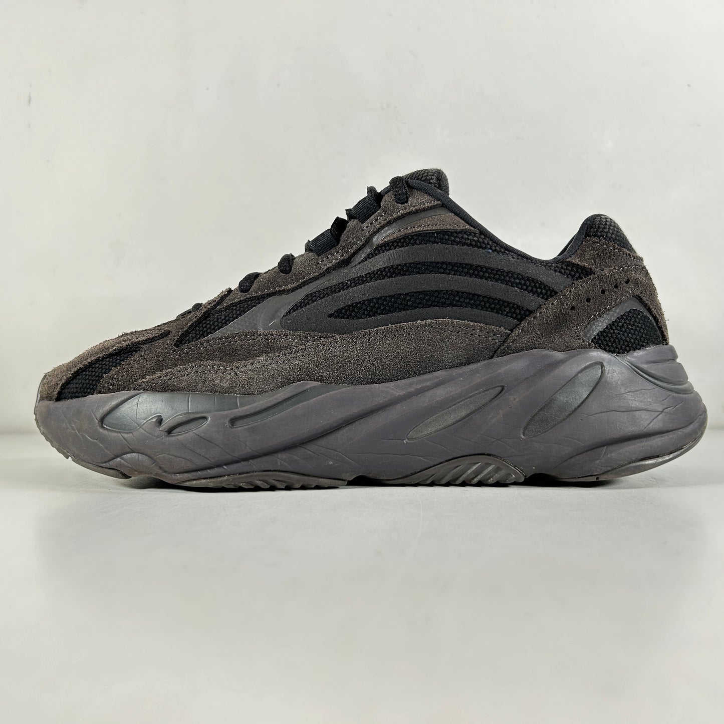 FU6684 Adidas Yeezy Boost 700 V2 Vanta [USED] - 9.5 M (Used)