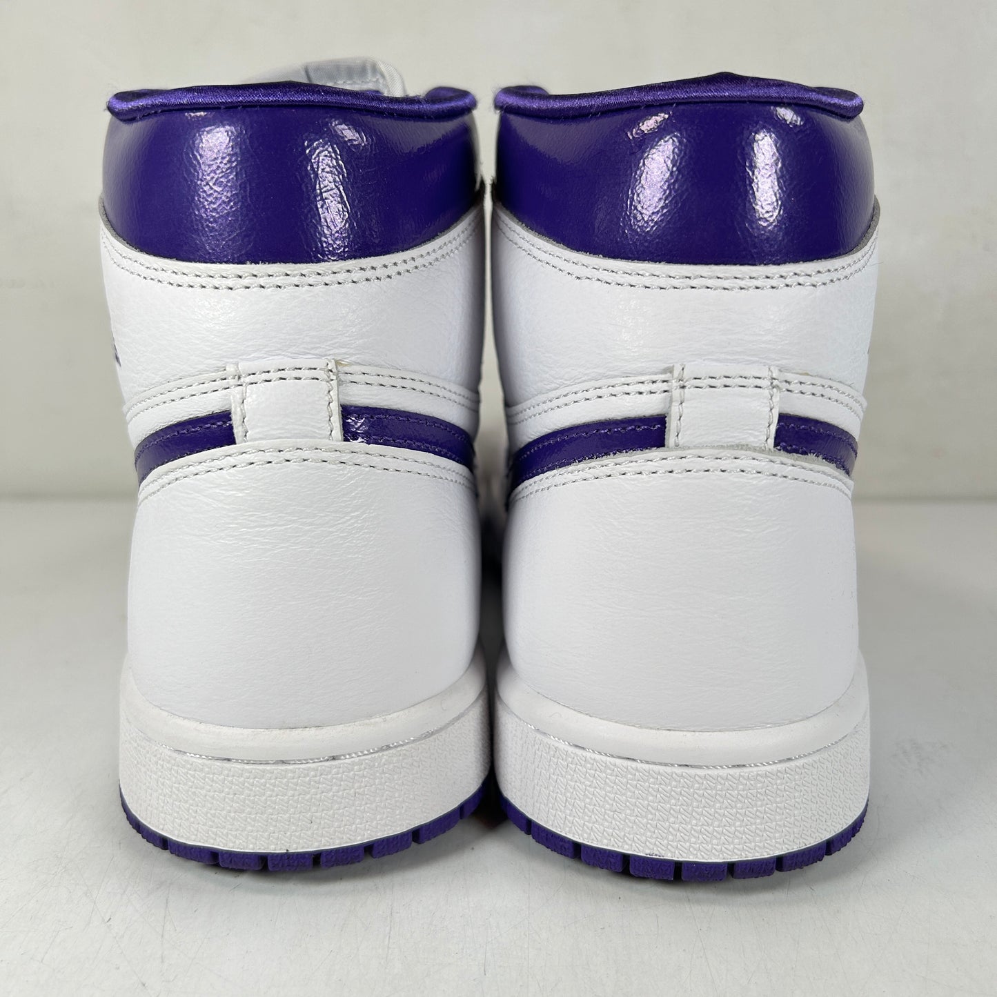 CD0461 151 Wmns Jordan 1 Retro High Court Purple [USED] - 9 W (VNDS)