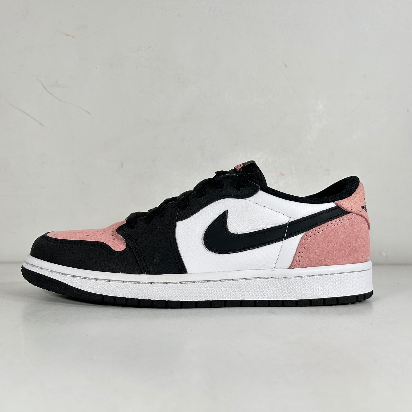 CZ0790 061 Jordan 1 Low OG Bleached Coral [USED] - 8 M (Used)