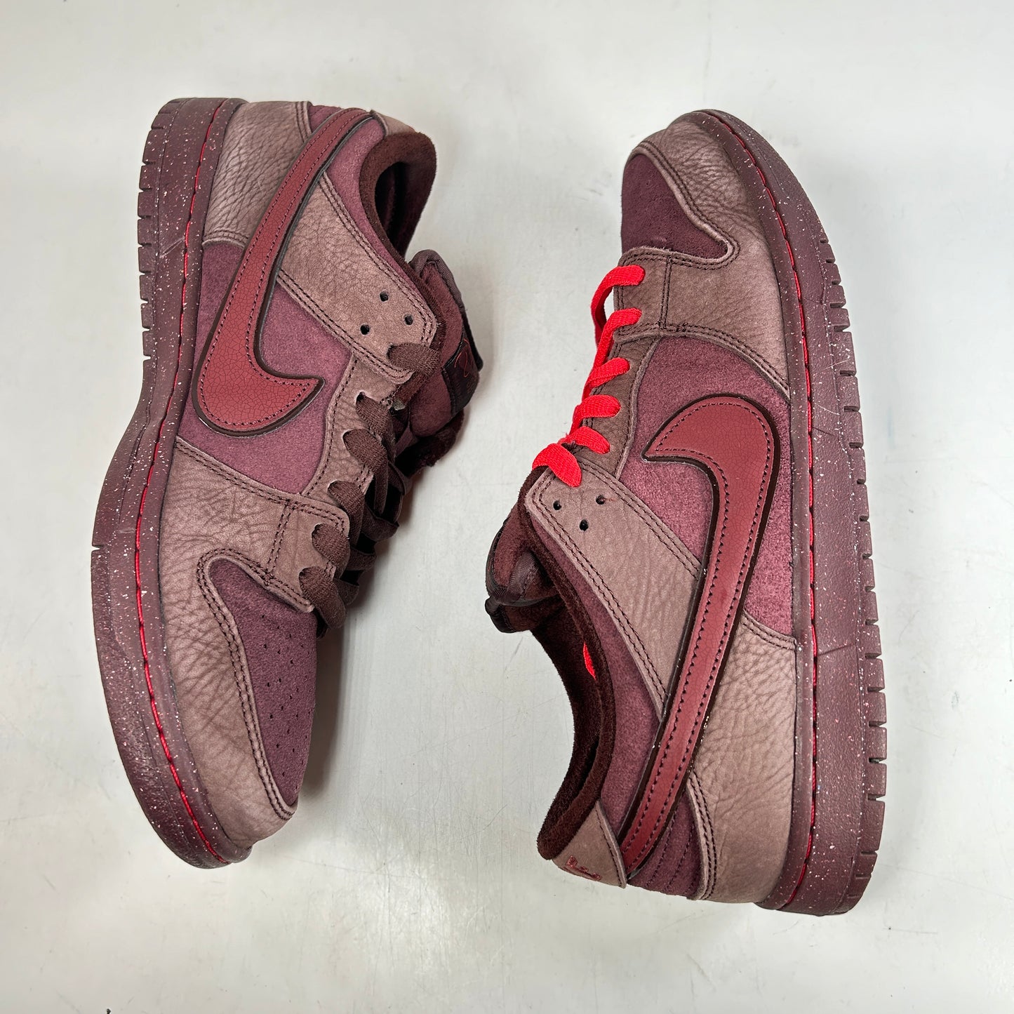 FN0619 600 Nike SB Dunk Low “City of Love” [USED] - 10.5 M (Used)