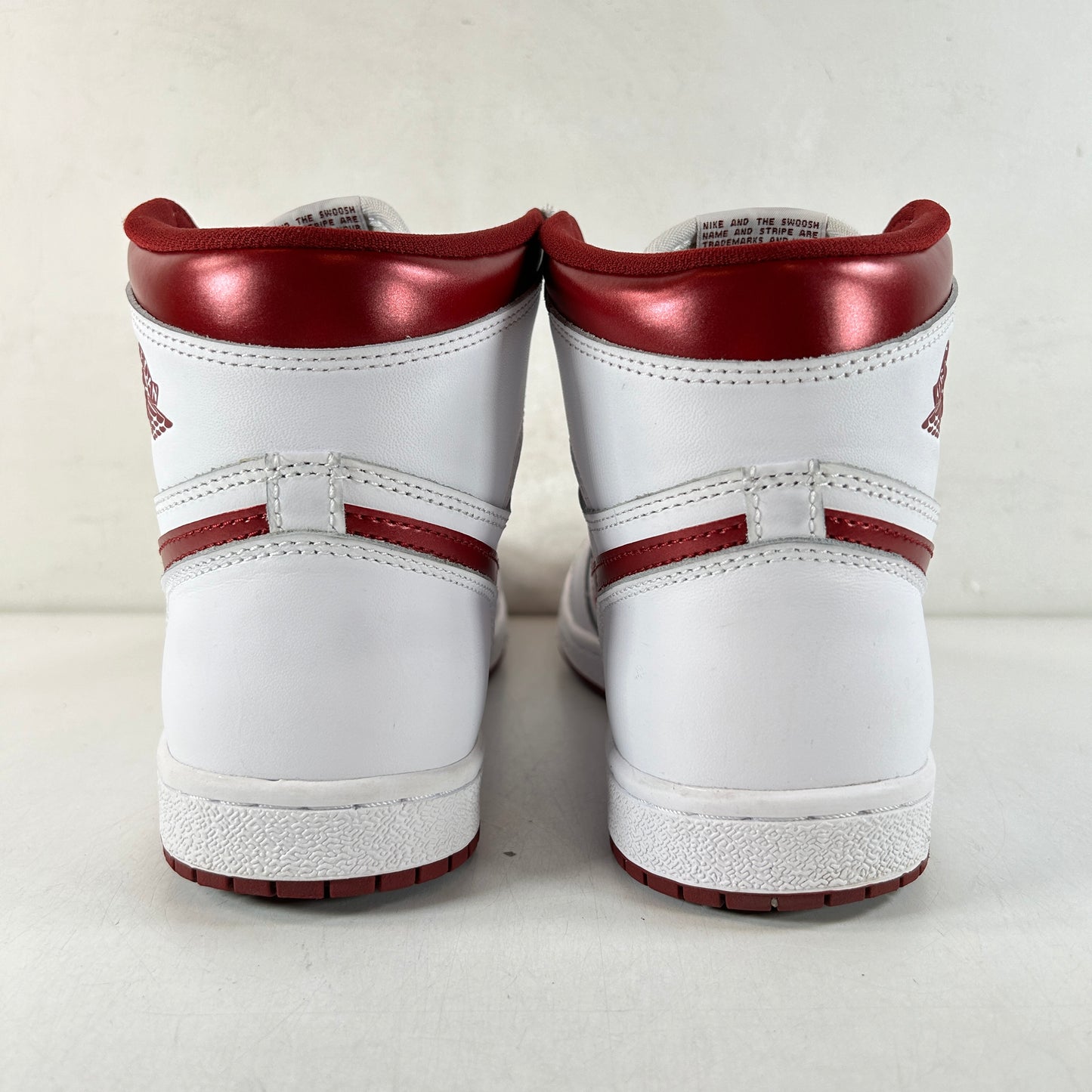 BQ4422 161 Jordan 1 Retro High 85 OG Metallic Burgundy [USED] - 8.5 M (Used)