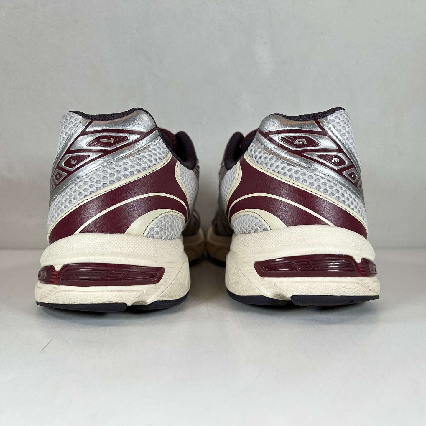 1203A685 100 ASICS Gel-1130 White Maroon Banner [USED] - 9.5 M (Used) (Replace Box)