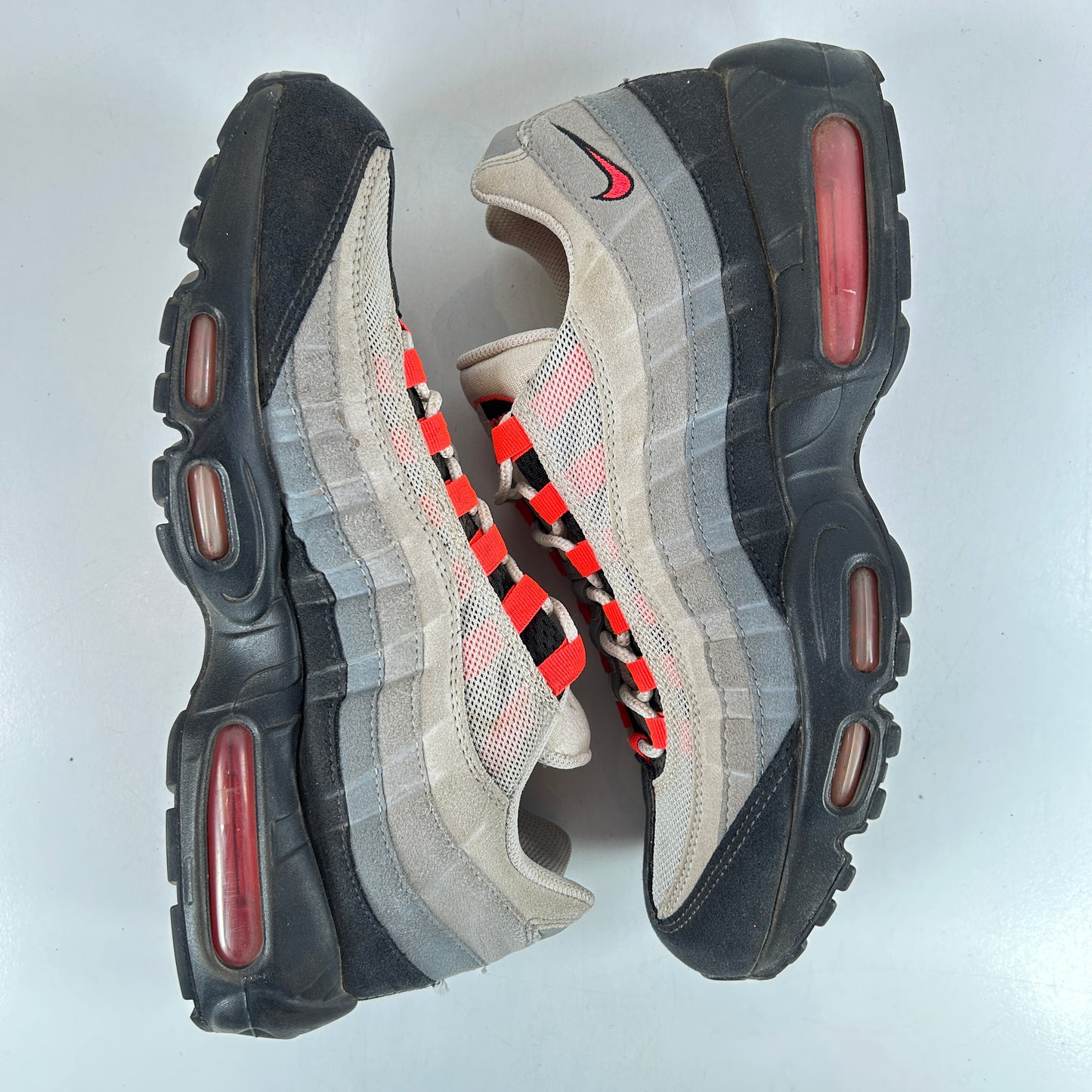 609048 106 Nike Air Max 95 Solar Red (2018) [USED] - 10.5 M (Used)