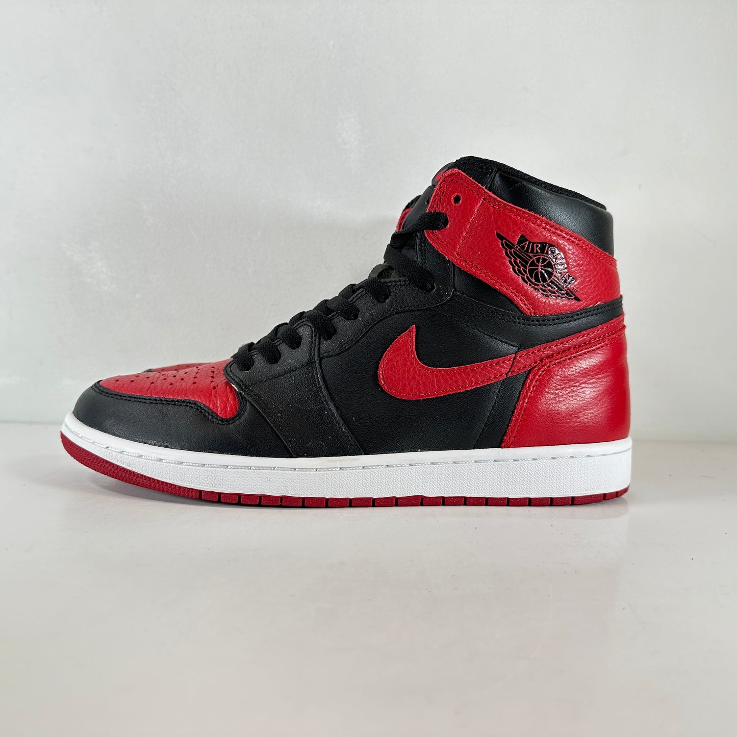 555088 001 Jordan 1 Retro High Bred Banned (2016) [USED] - 11 M (Used)
