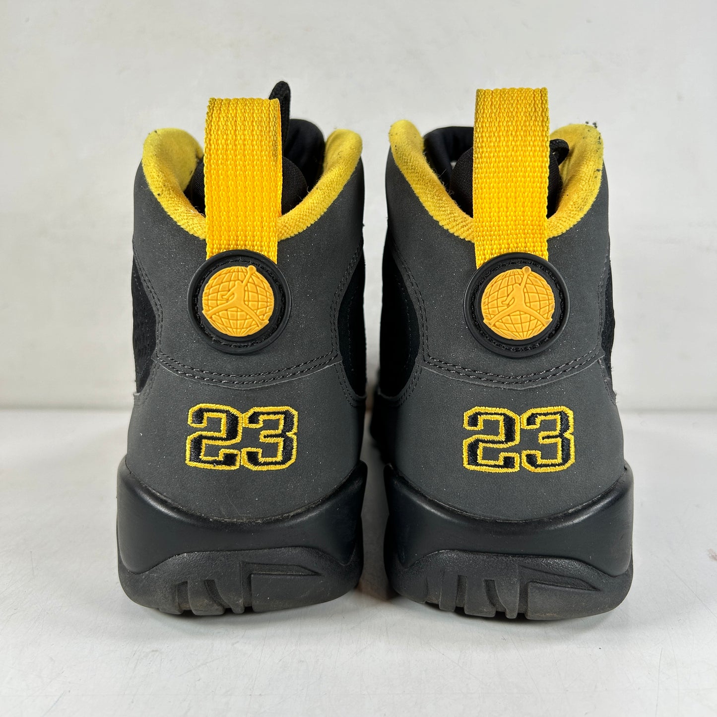 CT8019 070 Jordan 9 Retro Dark Charcoal Universidad Oro