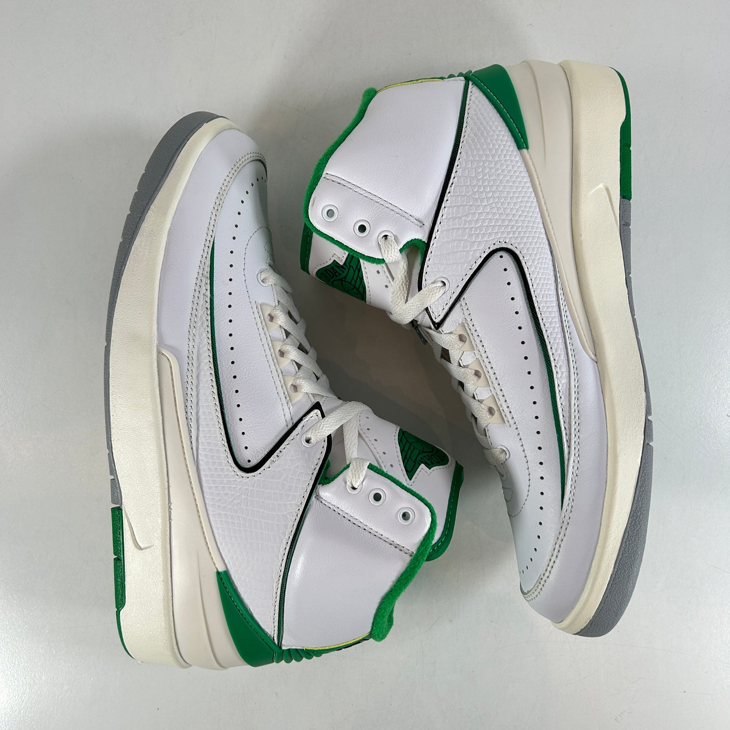 DR8884 103 Jordan 2 Retro Lucky Green - 8.5 M (Used3)