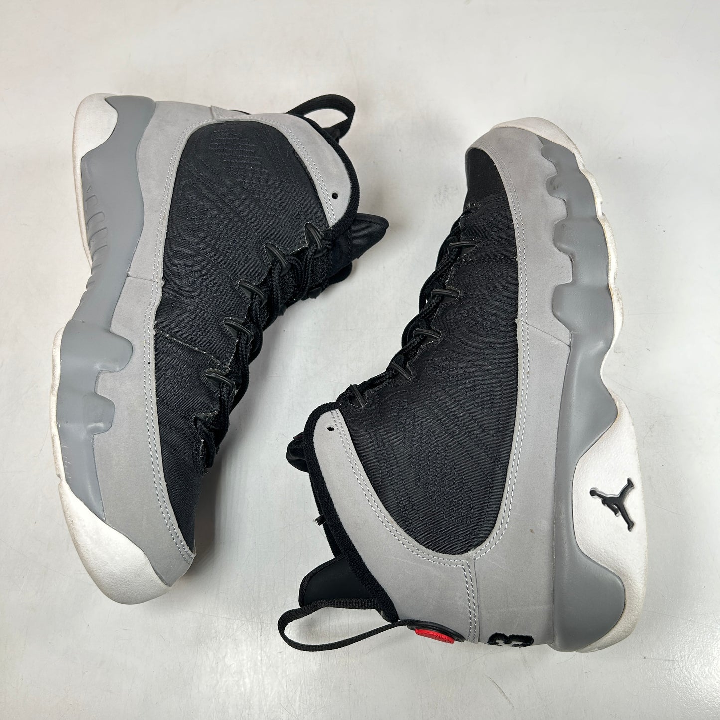 302359 060 Jordan 9 Retro Particle Grey (GS) [USED] - 7 Y (Used)