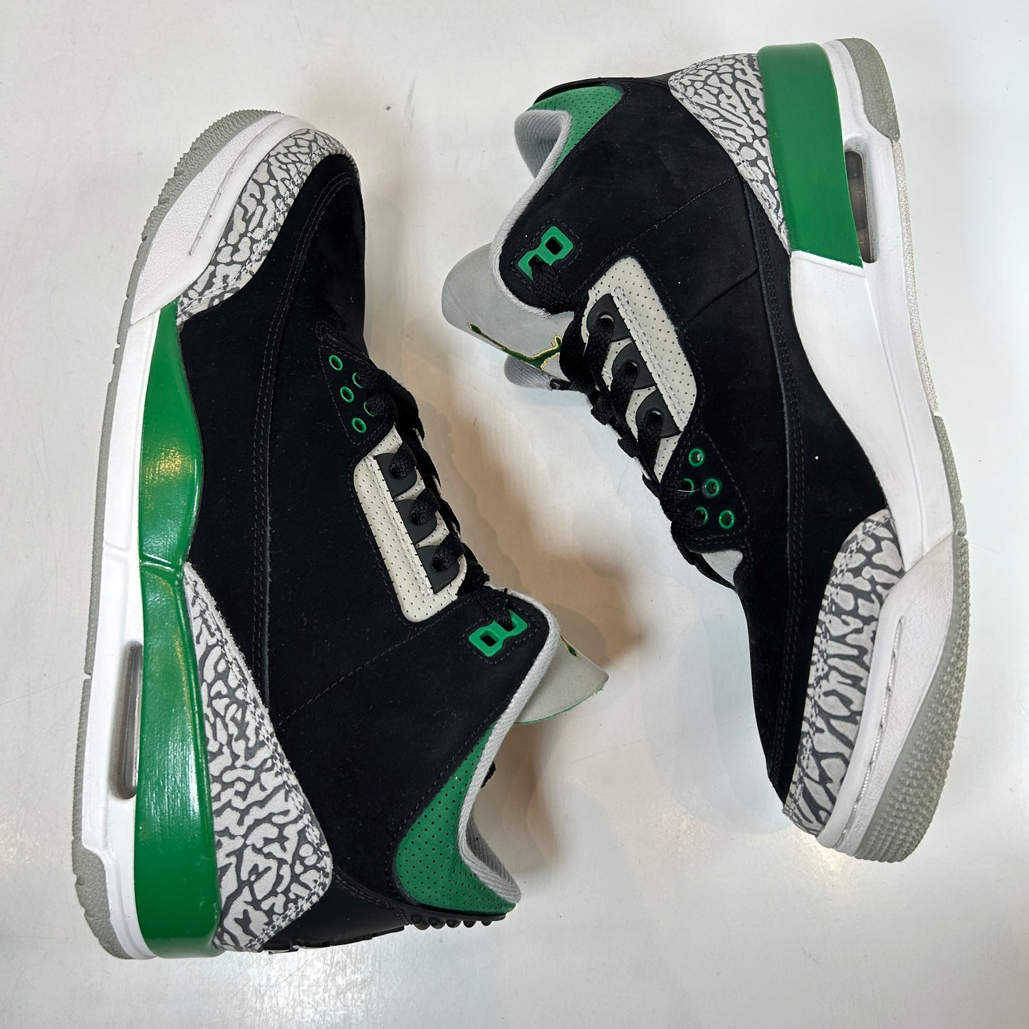 CT8532 030 Jordan 3 Retro Pine Green [USED] - 9.5 M (Used)