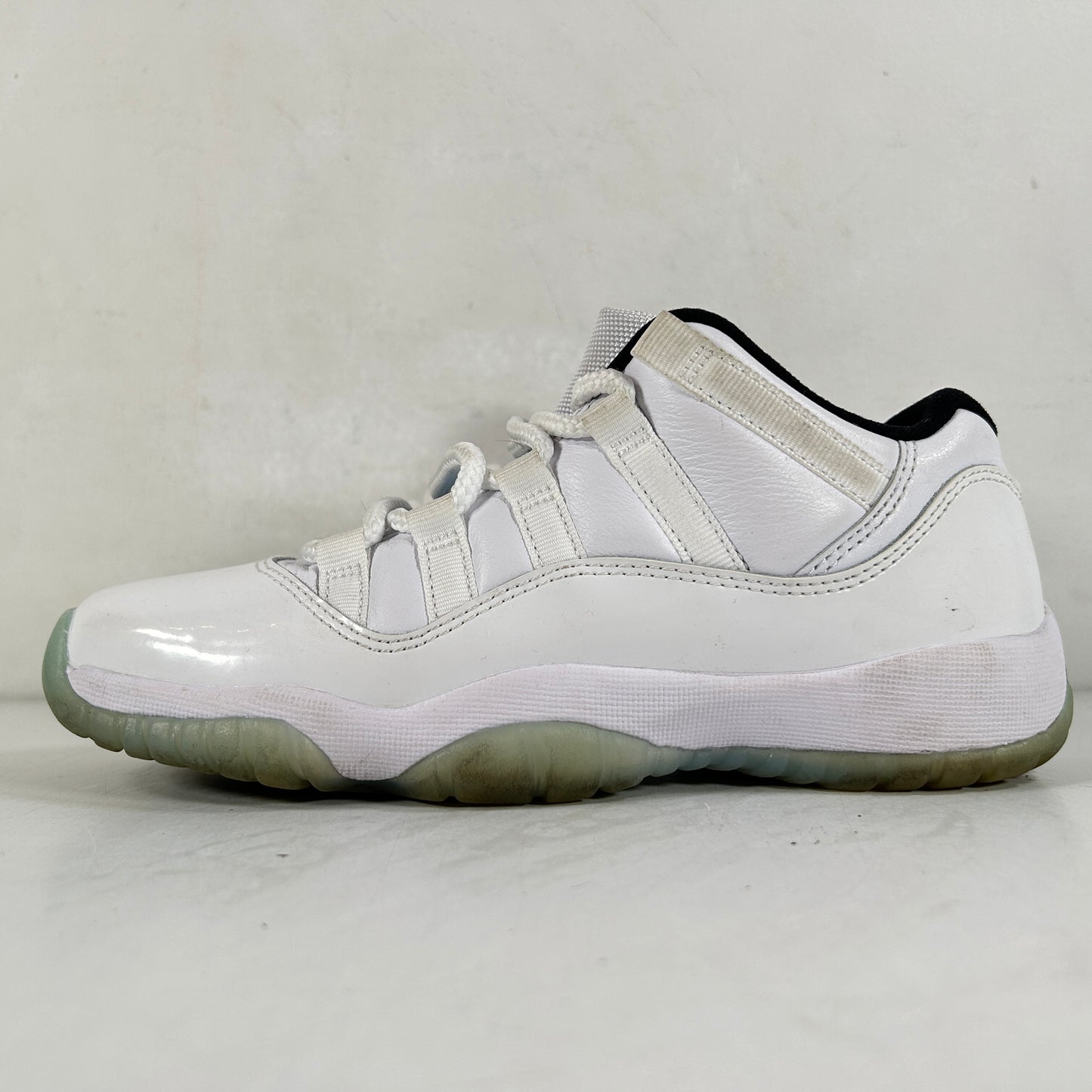 528896 117 Jordan 11 Retro Low Legend Blue (GS) [USED] - 4Y (Used)