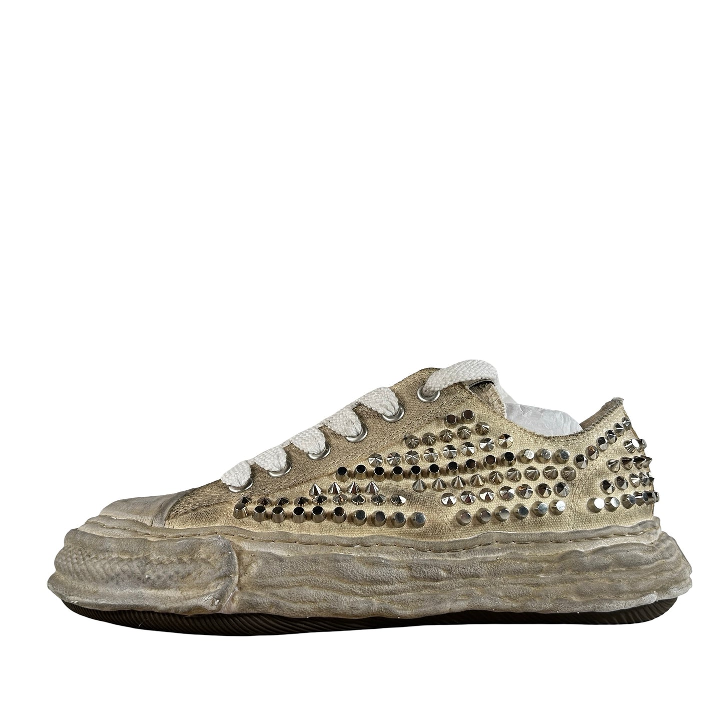 A13FW715 WHT Maison Mihara Yasuhiro Peterson 23 OG Sole Studded Canvas Low White [USED] - 41 EU / 8 M (Used)