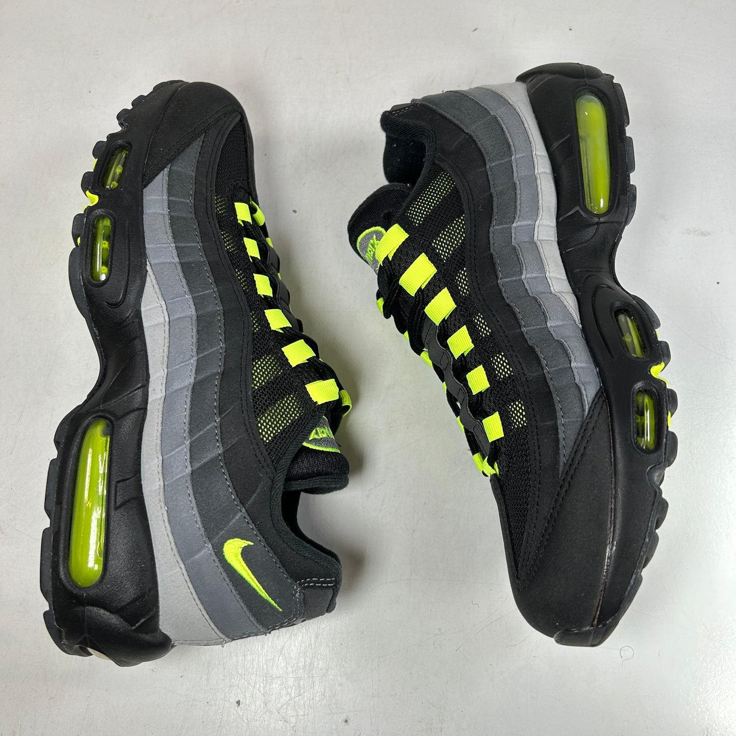 FV4710 001 Nike Air Max 95 Black Neon [USED] - 9.5 M (Used)