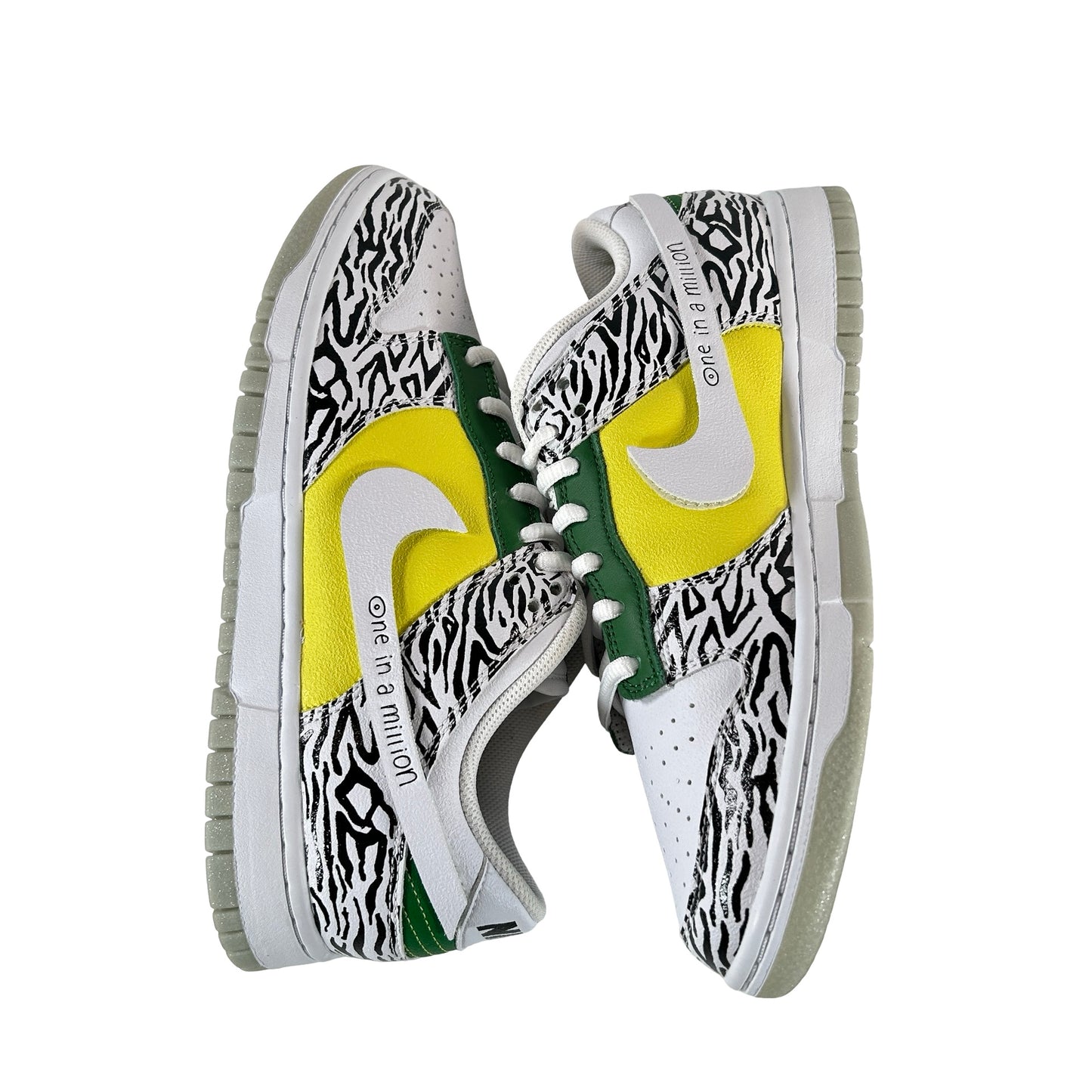 DR7305 100 Nike Dunk Low Doernbecher Zoe [USED] - 7.5 M (Used)