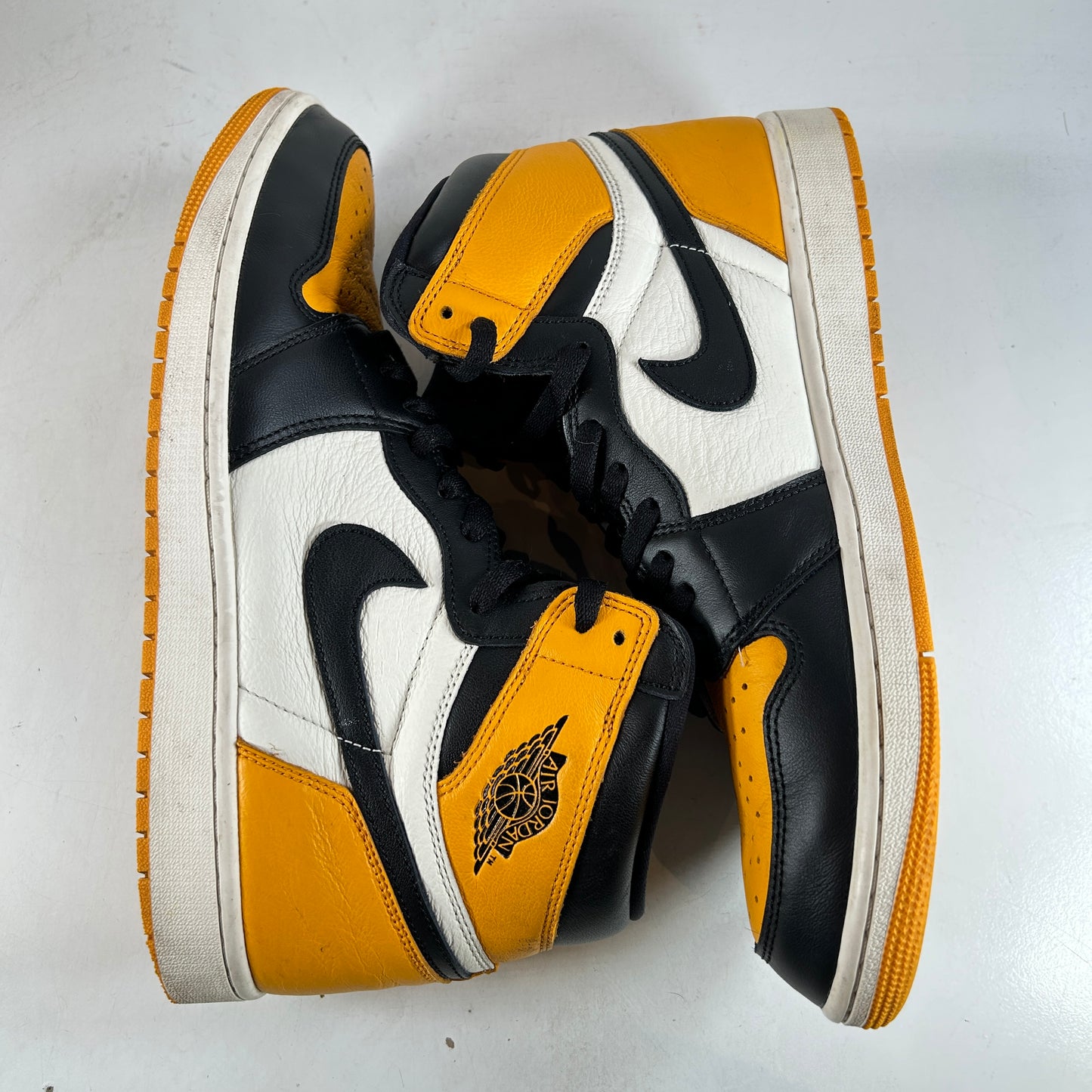 555088 711 Jordan 1 Retro High OG Punta amarilla