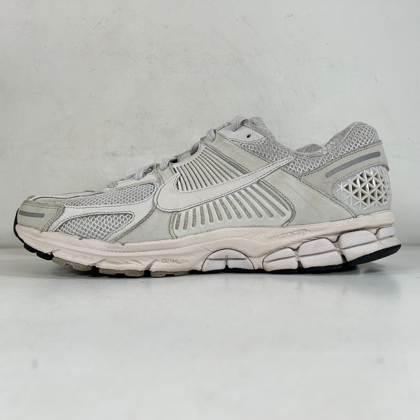 BV1358 001 Nike Zoom Vomero 5 SP Gris Vasto