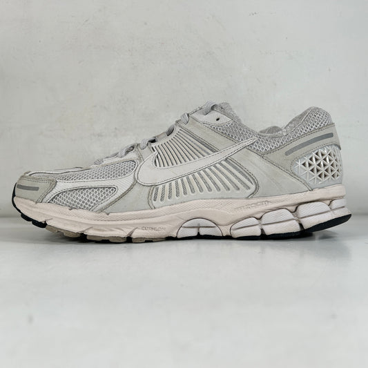 BV1358 001 Nike Zoom Vomero 5 SP Gris Vasto