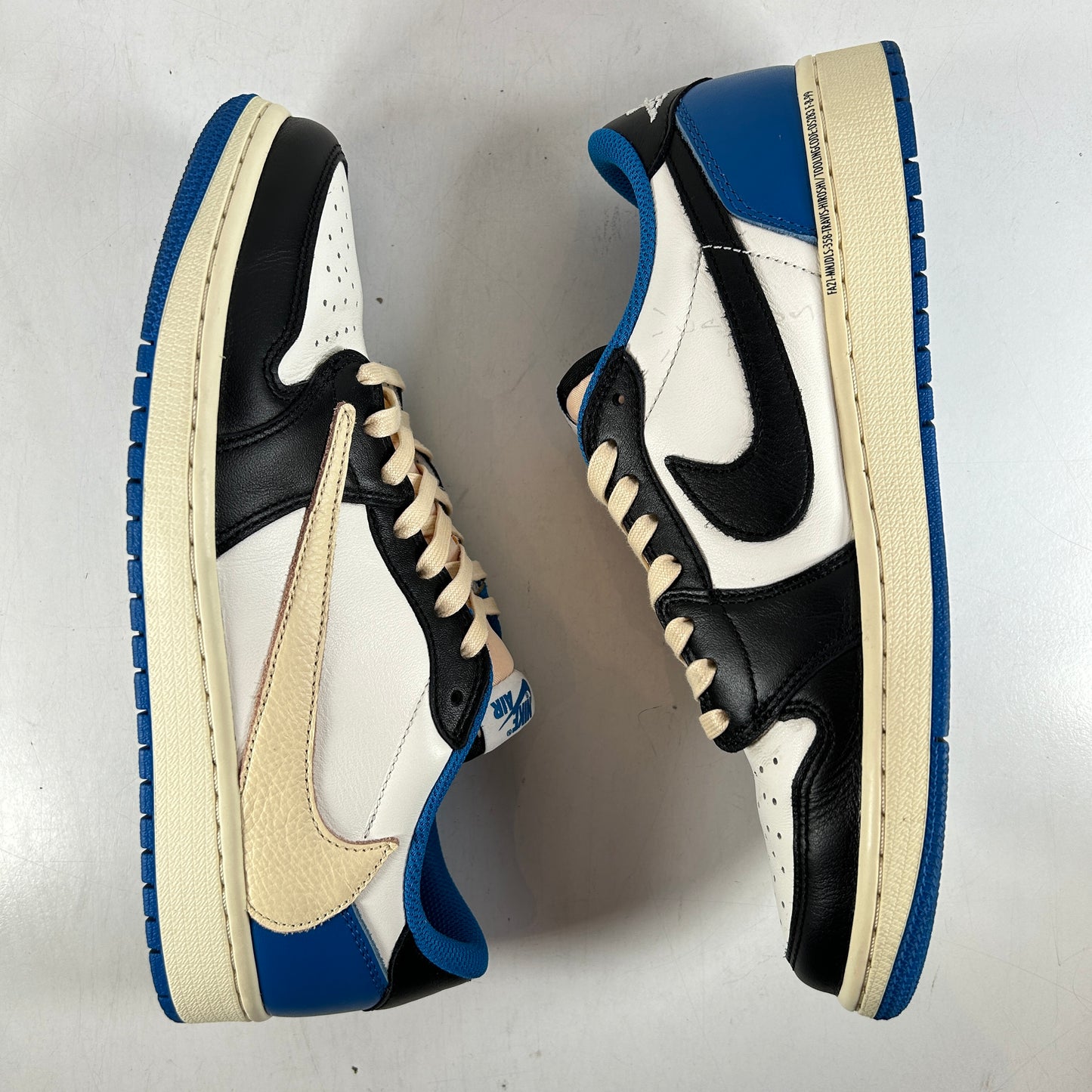 DM7866 140 Jordan 1 Retro Low OG SP Fragment x Travis Scott [USED] - 8.5 M (Used)