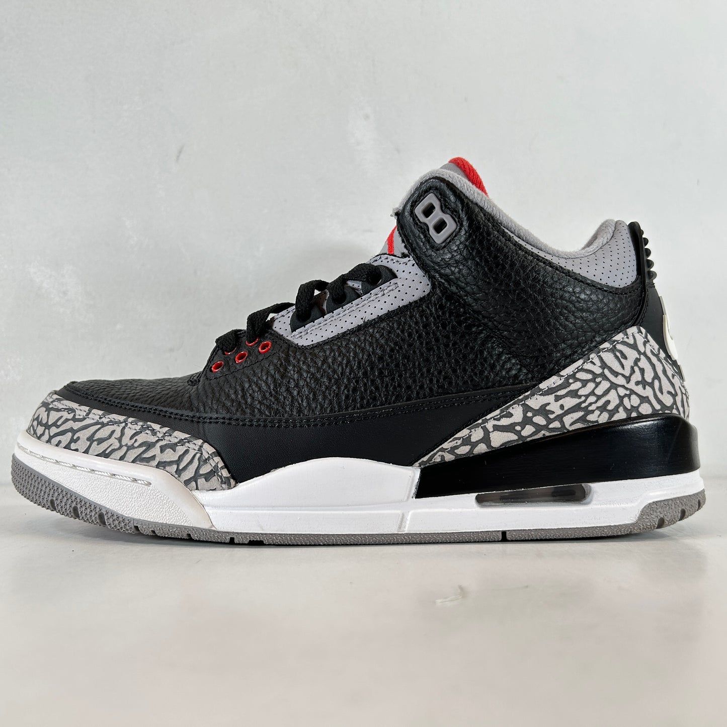 854262 001 Jordan 3 Black Cement 2018 [USED] - 8.5 M (Used3)