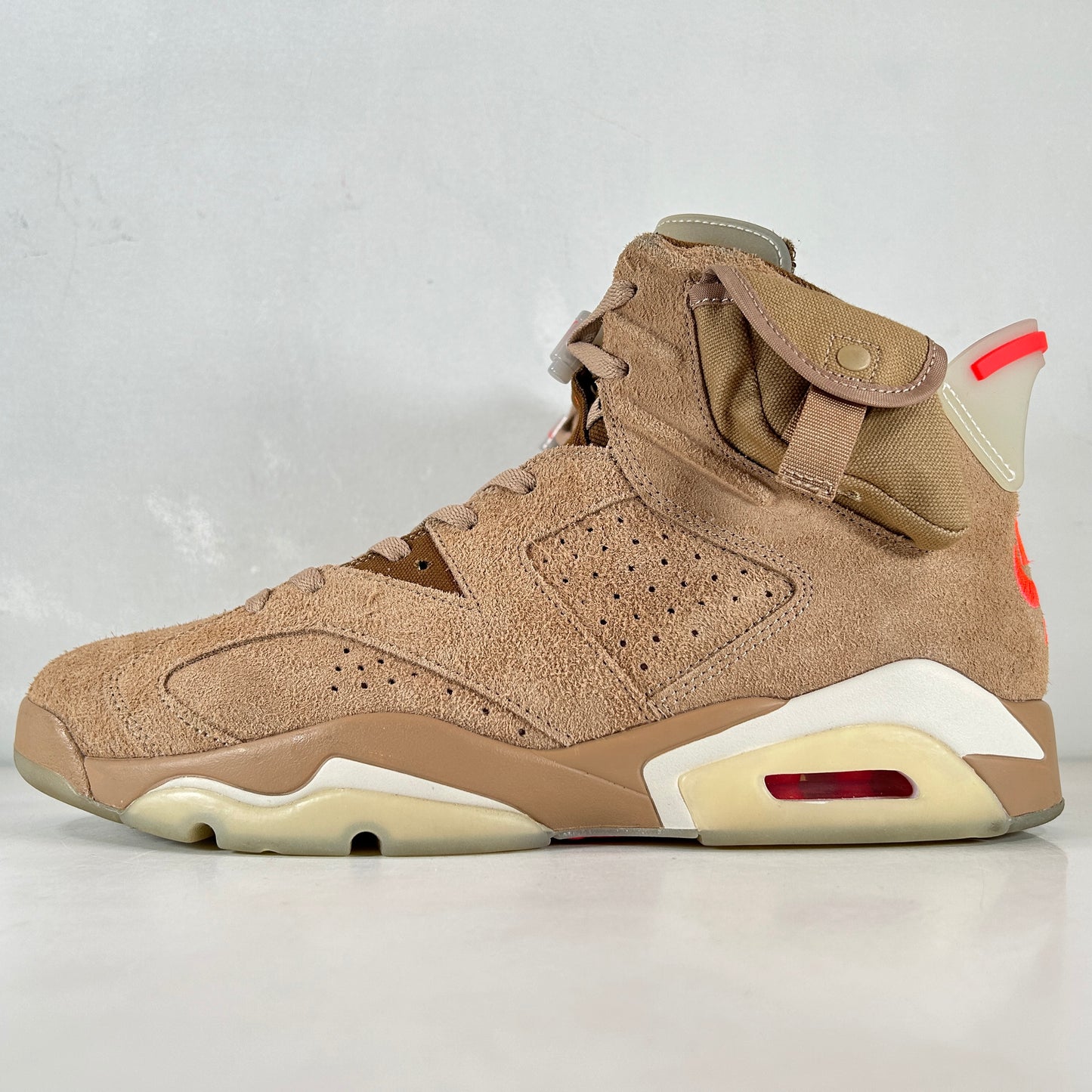 DH0690 200 Jordan 6 Retro Travis Scott Caqui británico