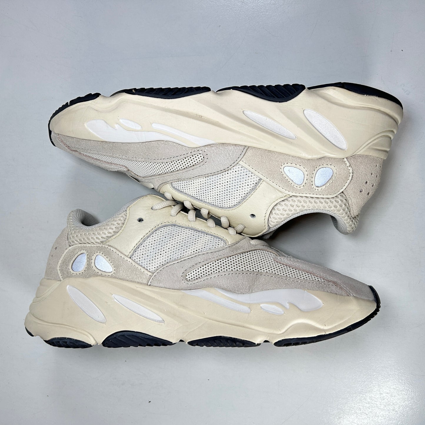 EG7596 adidas Yeezy Boost 700 Analog [USED] - 9 M (Used)