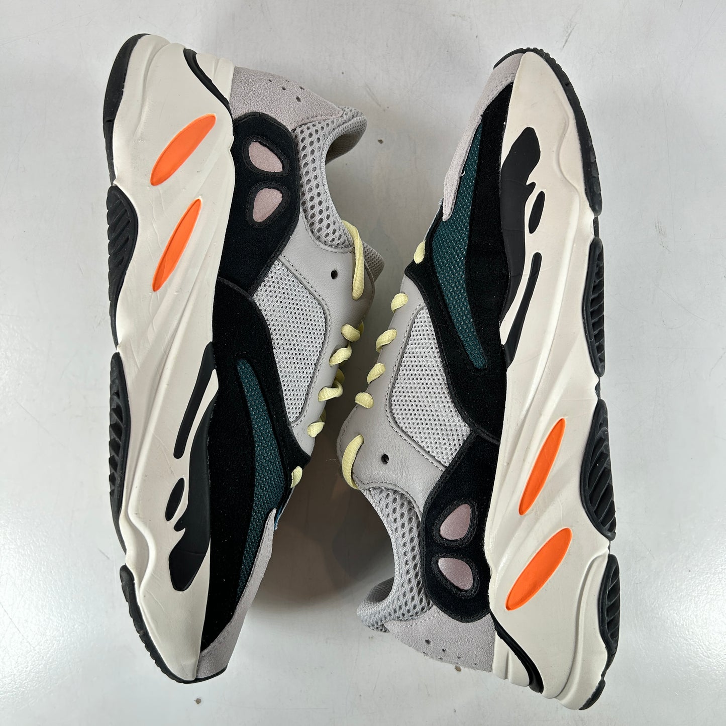 B75571 Yeezy 700 Wave Runner [USED] - 9.5 M (VNDS)