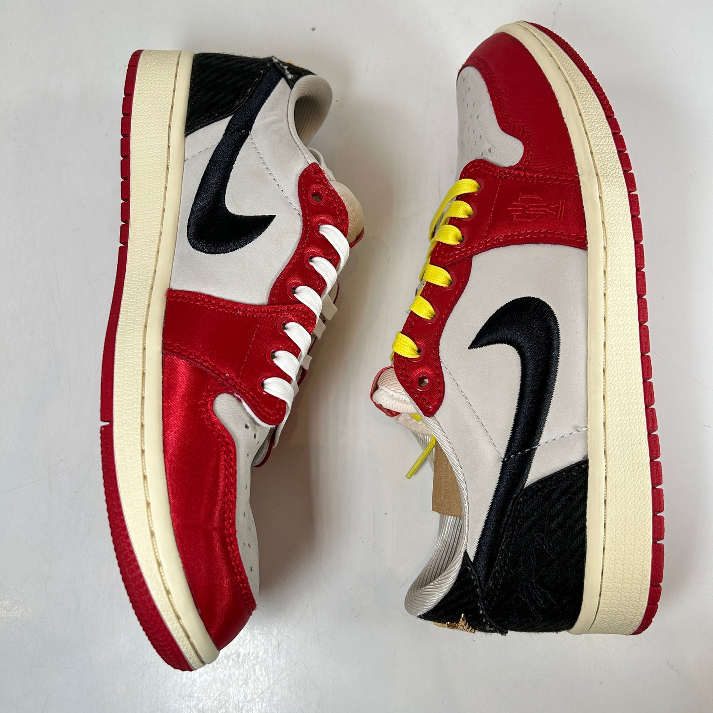 FN0432 100 Jordan 1 Retro Low OG Trophy Room Away [USED] - 8 M (Used)