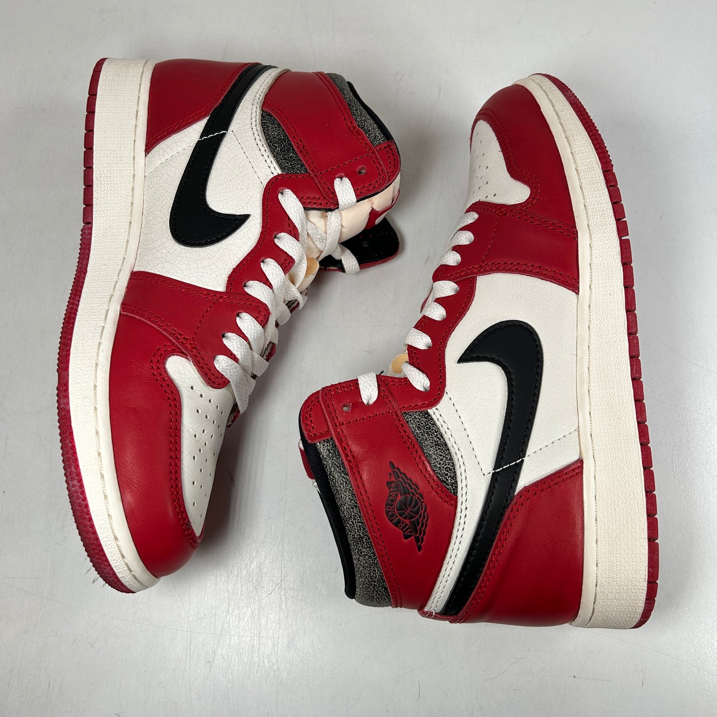 FD1437 612 Jordan 1 Retro High OG Chicago Lost and Found (GS) [USED] - 7 Y (Used3)
