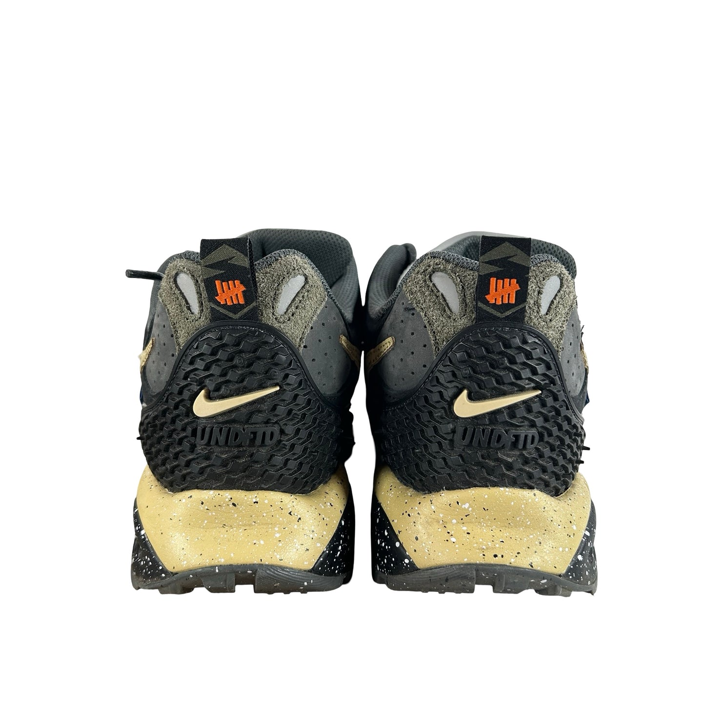 FN7546 300 Undefeated x Air Terra Humara 'Cargo Khaki' [USED] - 7.5 M (Used2)