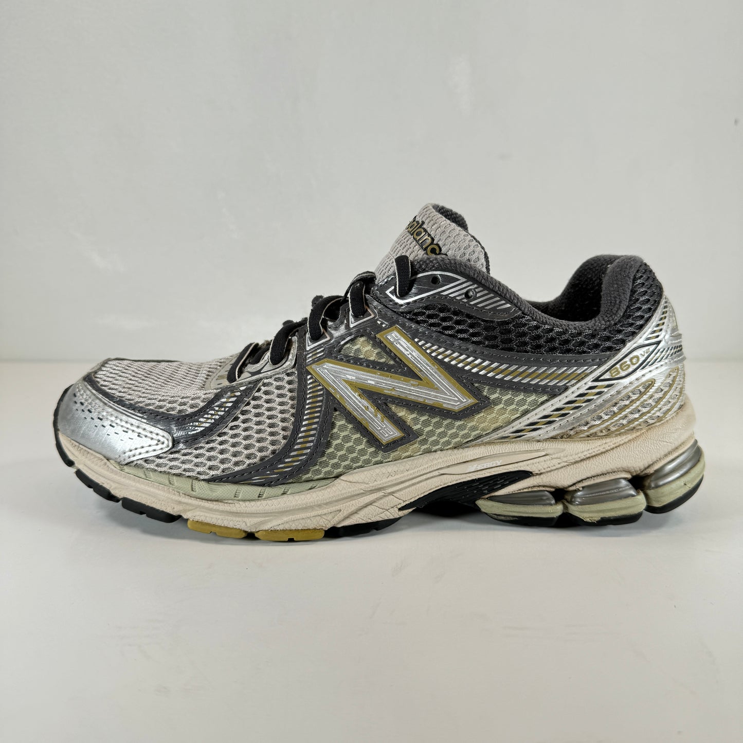 ML860KR2 New Balance 860v2 Earth [USED] - 8 M (Used) (No Box)