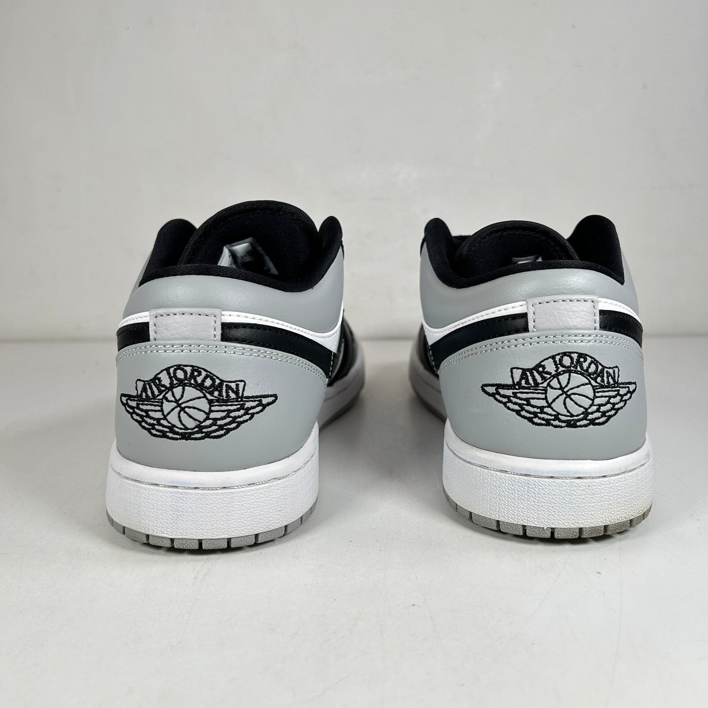553558 052 Jordan 1 Low Shadow Toe [USED] - 8.5 M (Used)