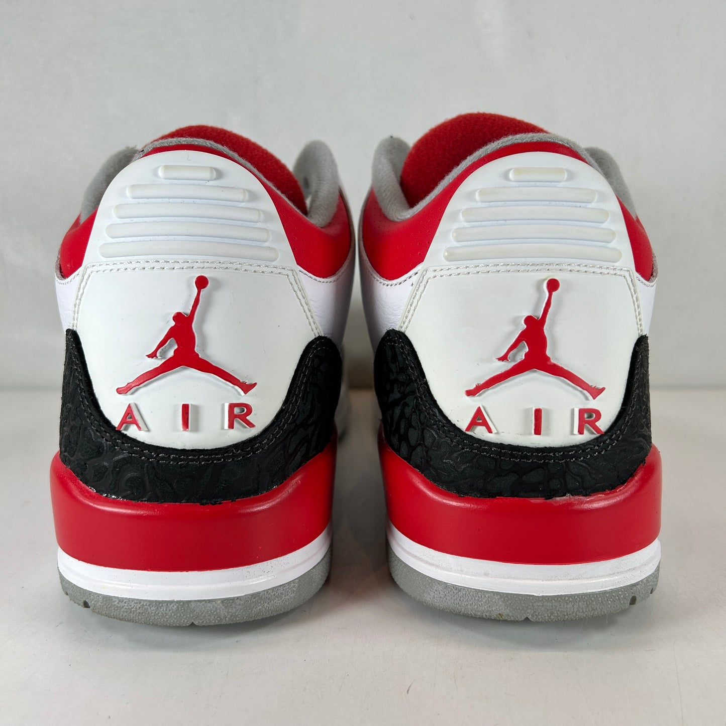 136064 120 Jordan 3 Retro Fire Red (2013) [USED] - 9.5 M (Used2)