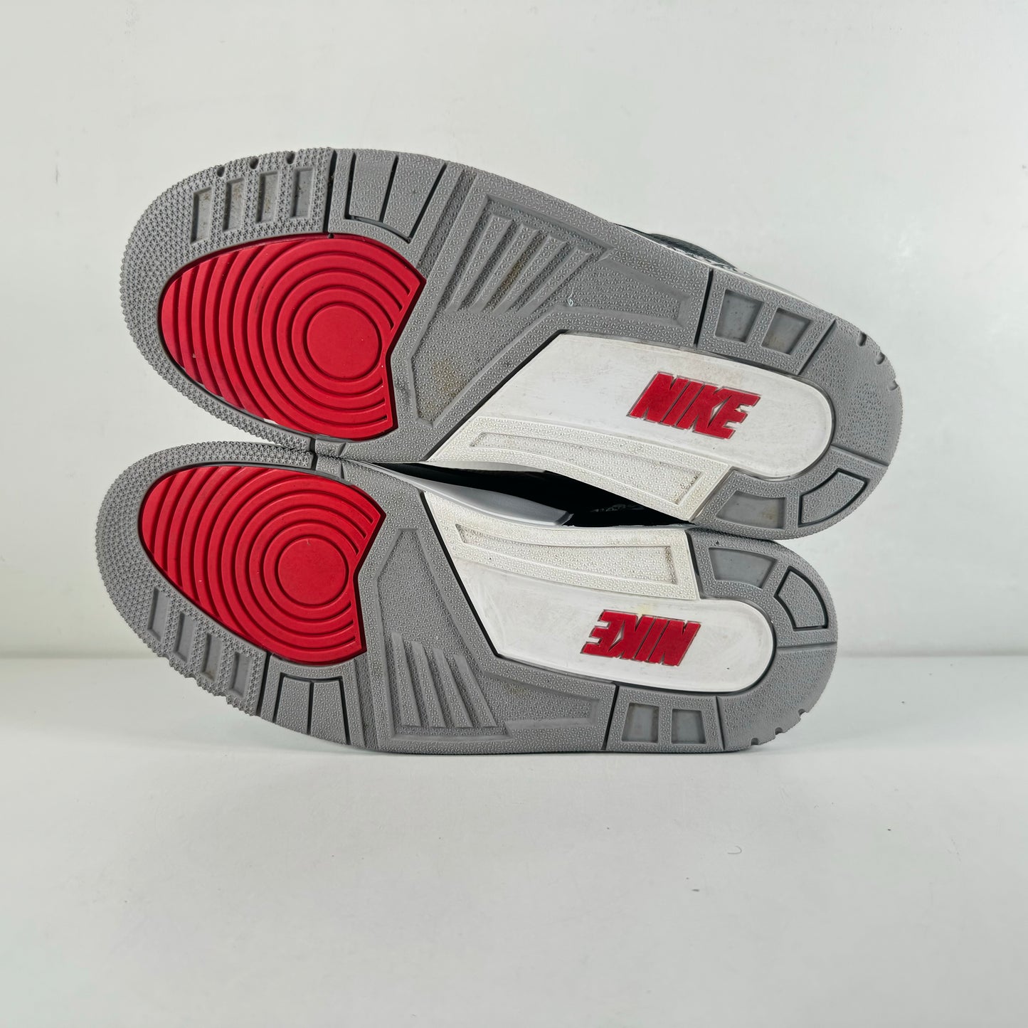 854262 001 Jordan 3 Black Cement 2018 [USED] - 8 M (Used2)