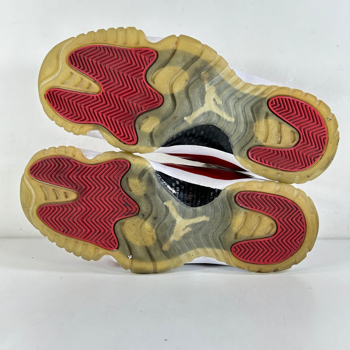 528895 102 Jordan 11 Retro Low Cherry (2016) [USED] - 9 M (Used)