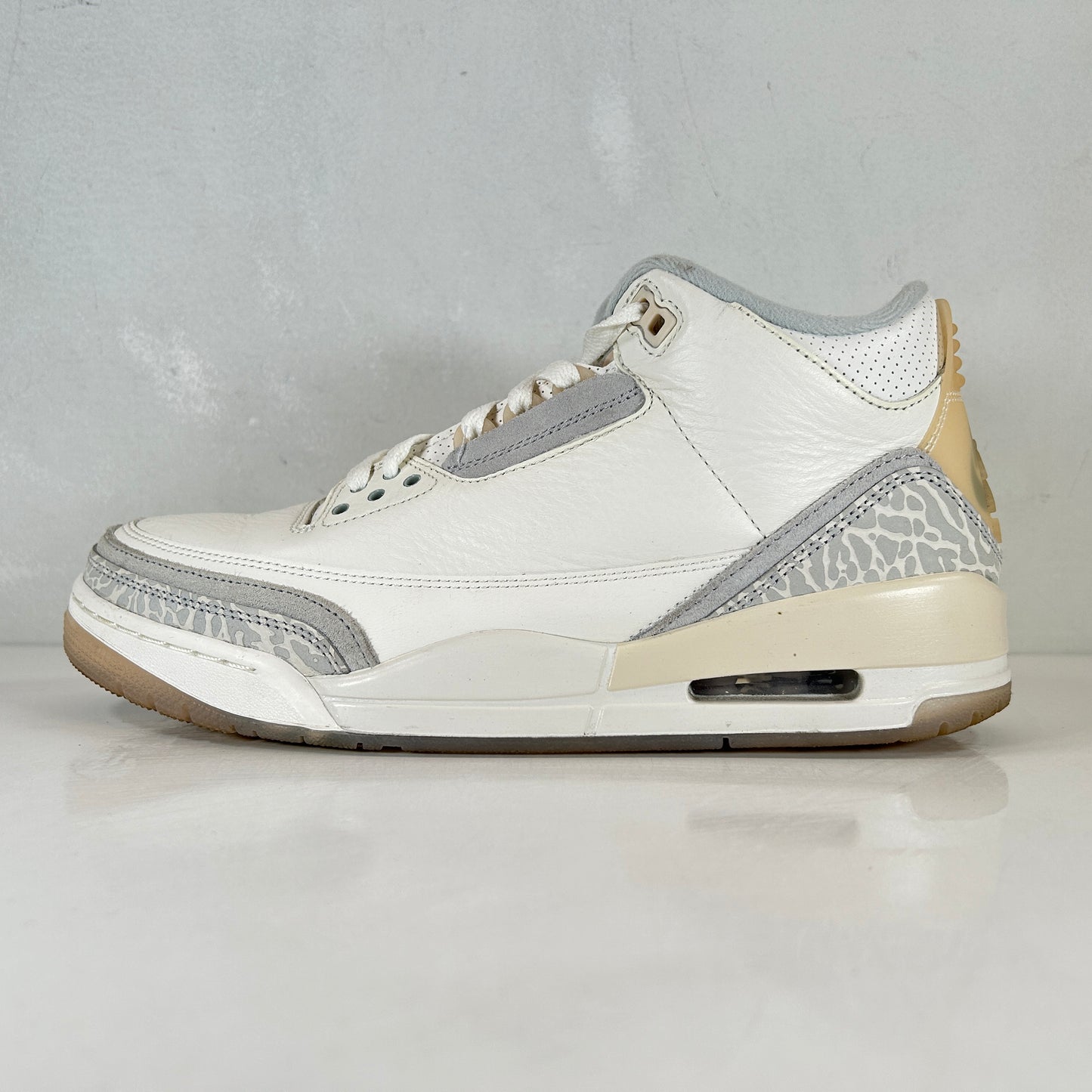 FJ9479 100 Jordan 3 Retro Craft Ivory [USED] - 9 M (Used)