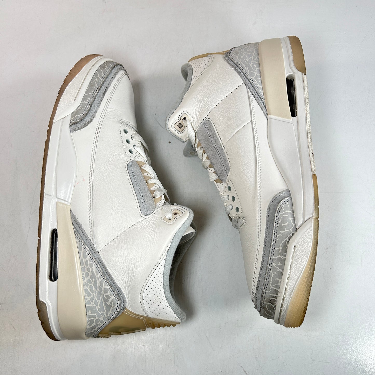 FJ9479 100 Jordan 3 Retro Craft Ivory [USED] - 11 M (Used)