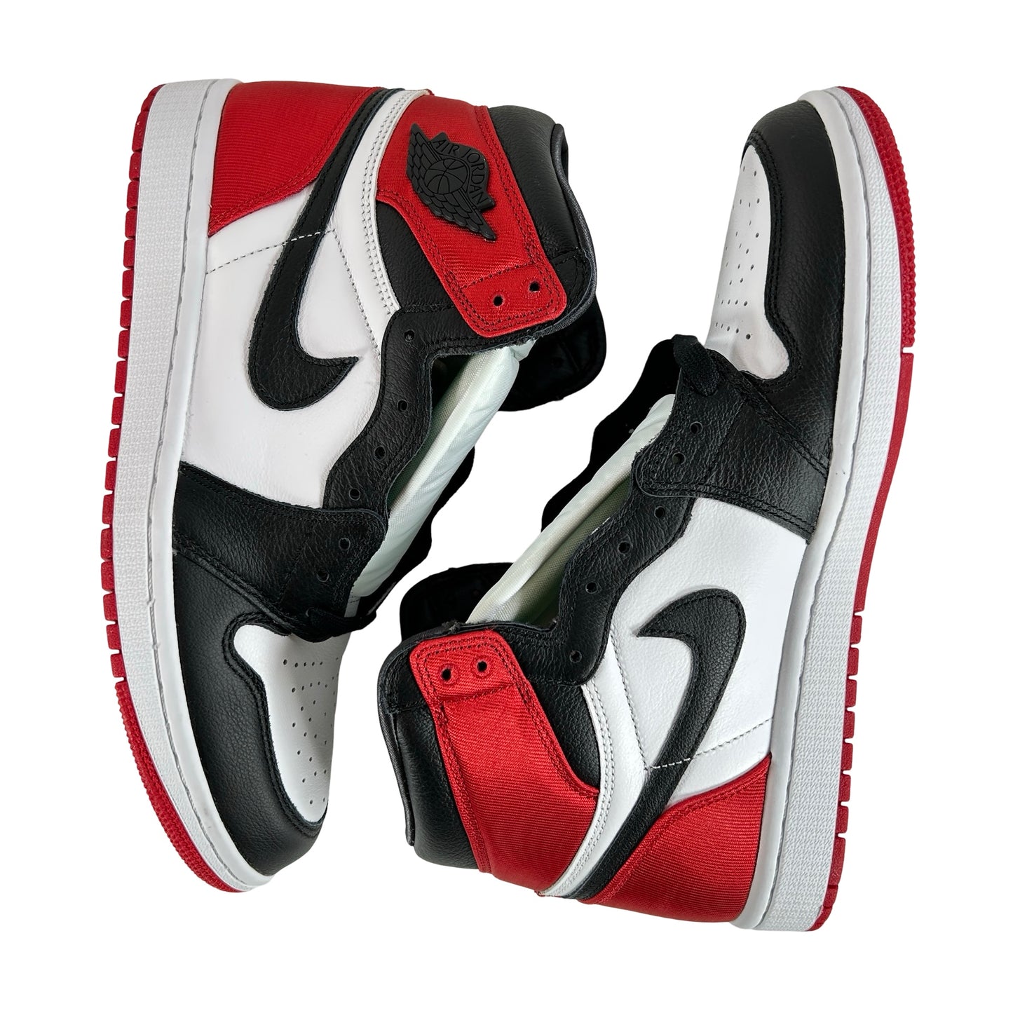 CD0461 016 AJ1 Satin Black Toe [CONDITIONAL] - 9.5 W (Stained Tongue)