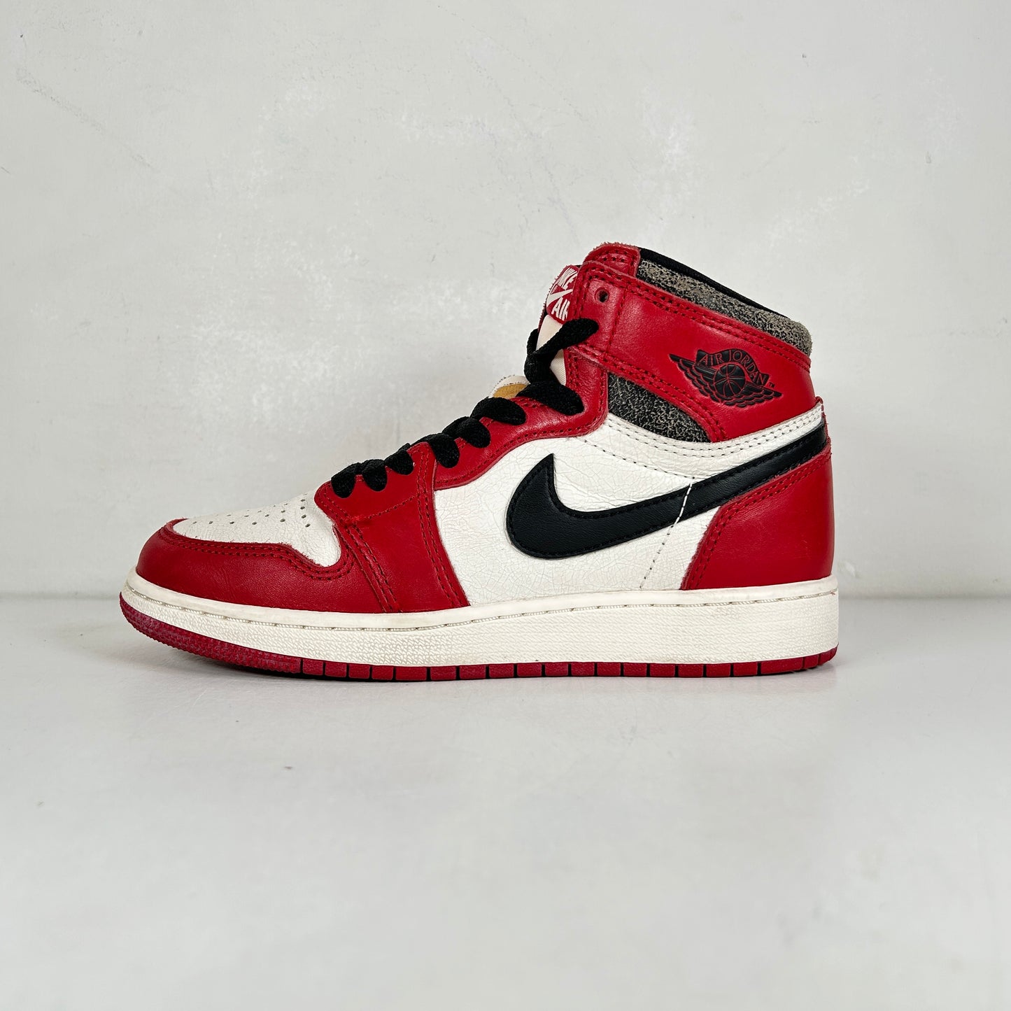 FD1437 612 Jordan 1 Retro High OG Chicago Lost and Found GS [USED] - 3.5 Y (Used)