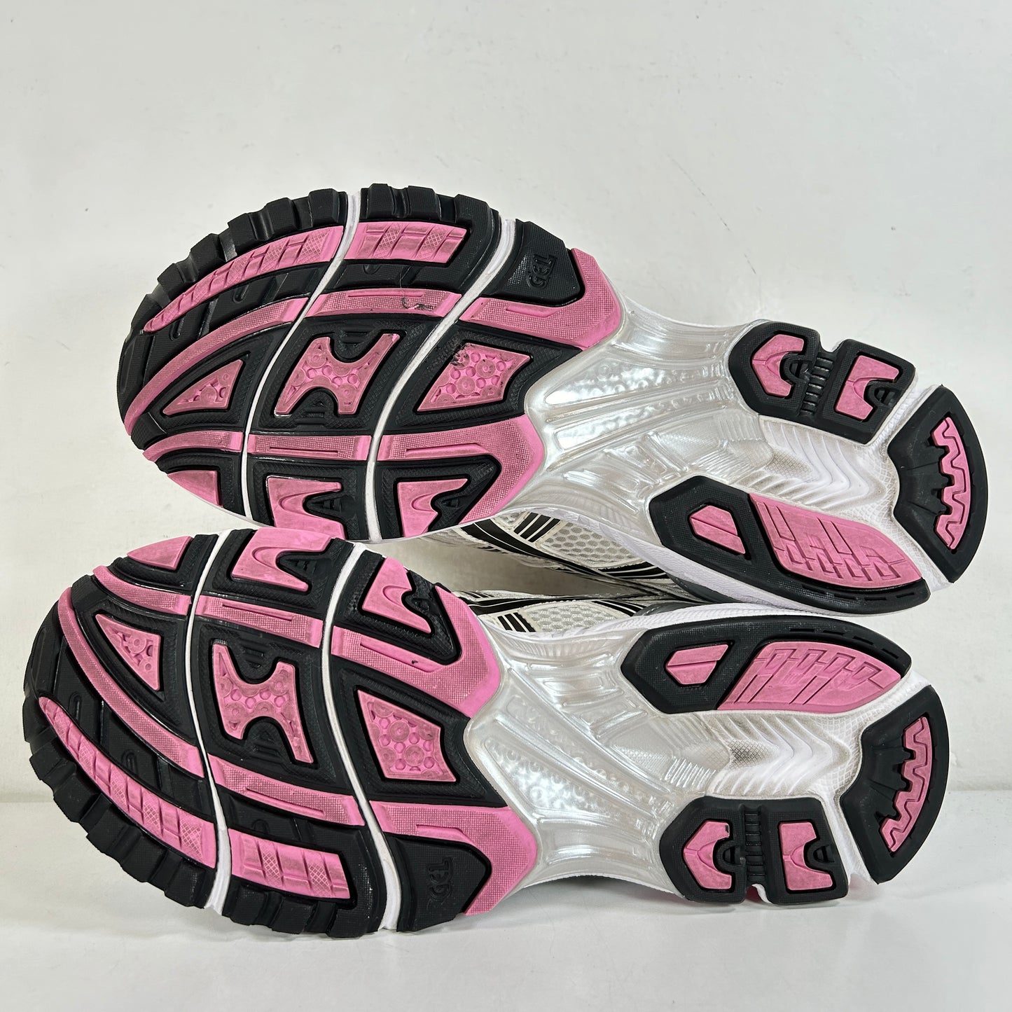 1203A537 103 ASICS GEL-Kayano 14 Cream Sweet Pink (Women's) [USED] - 9.5 M (VNDS)