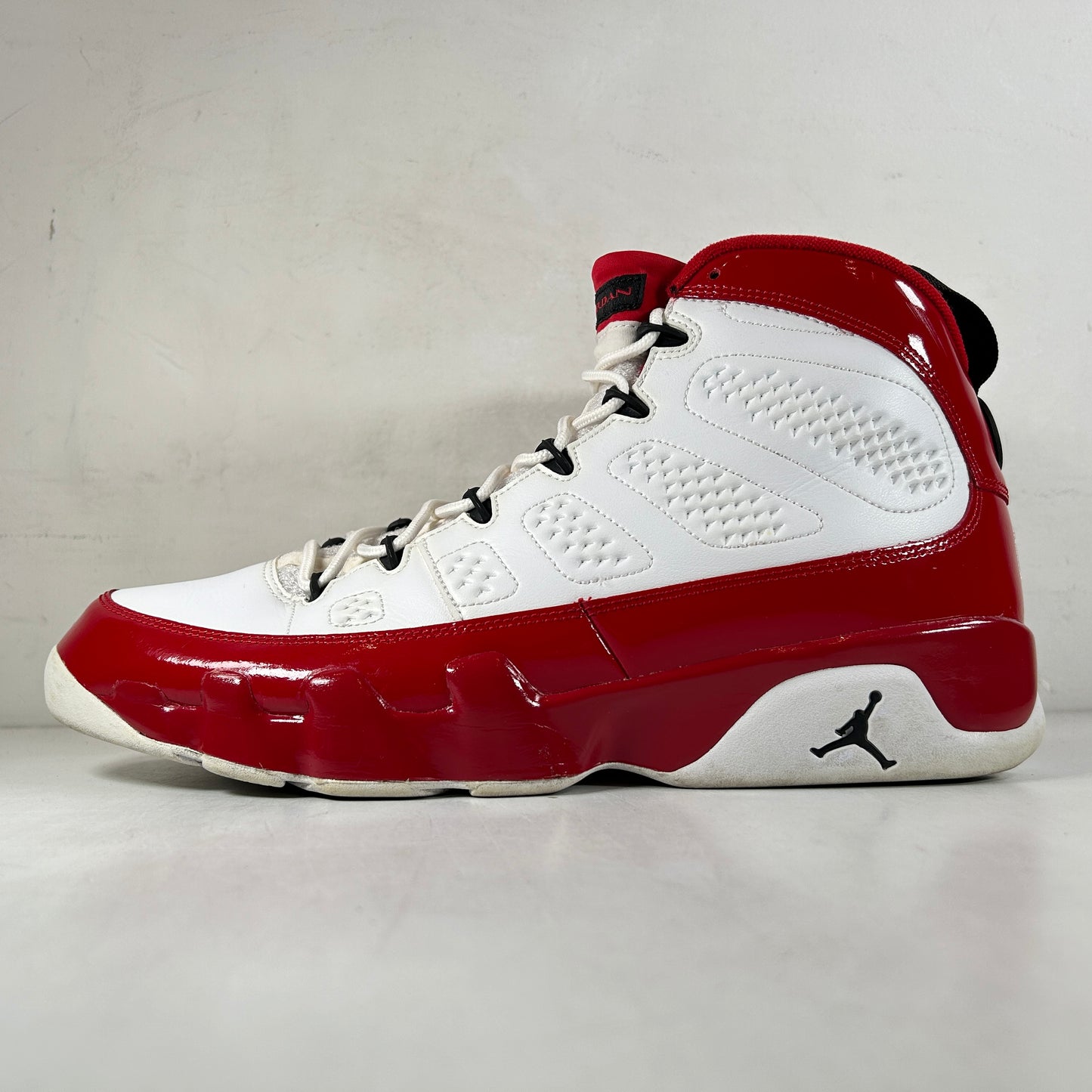 302370 160 Jordan 9 Retro White Gym Red [USED] - 13 M (Used) (No Box)