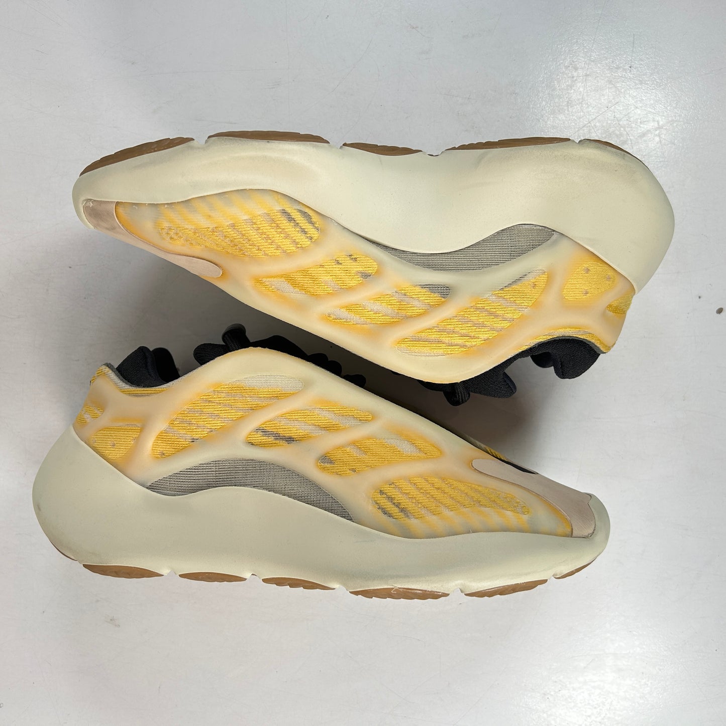 HP5425 adidas Yeezy 700 V3 Mono Safflower [USED] - 6 M (Used)