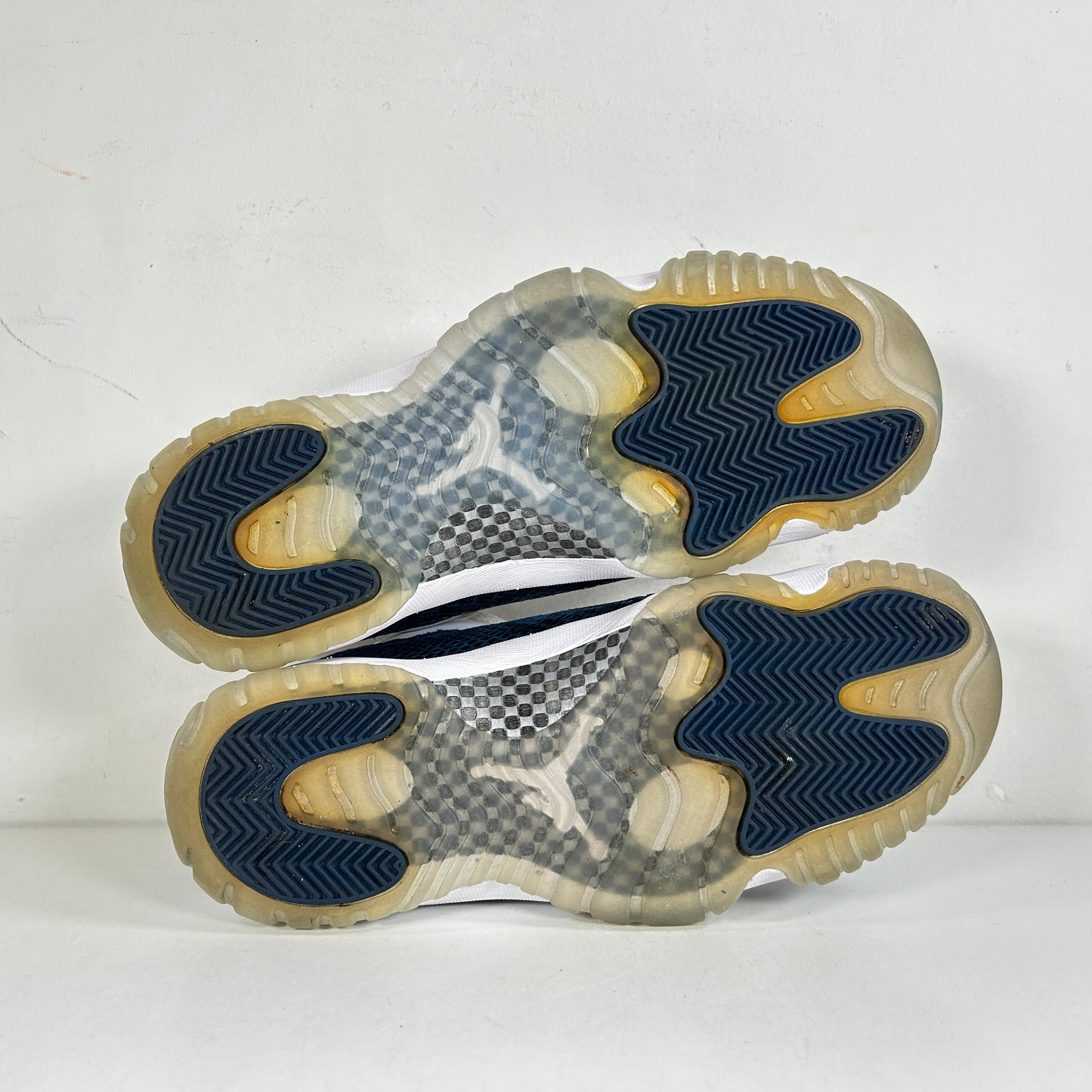 CD6846 102 Jordan 11 Retro Low Snake Navy (2019) [USED] - 8.5 M (Used)