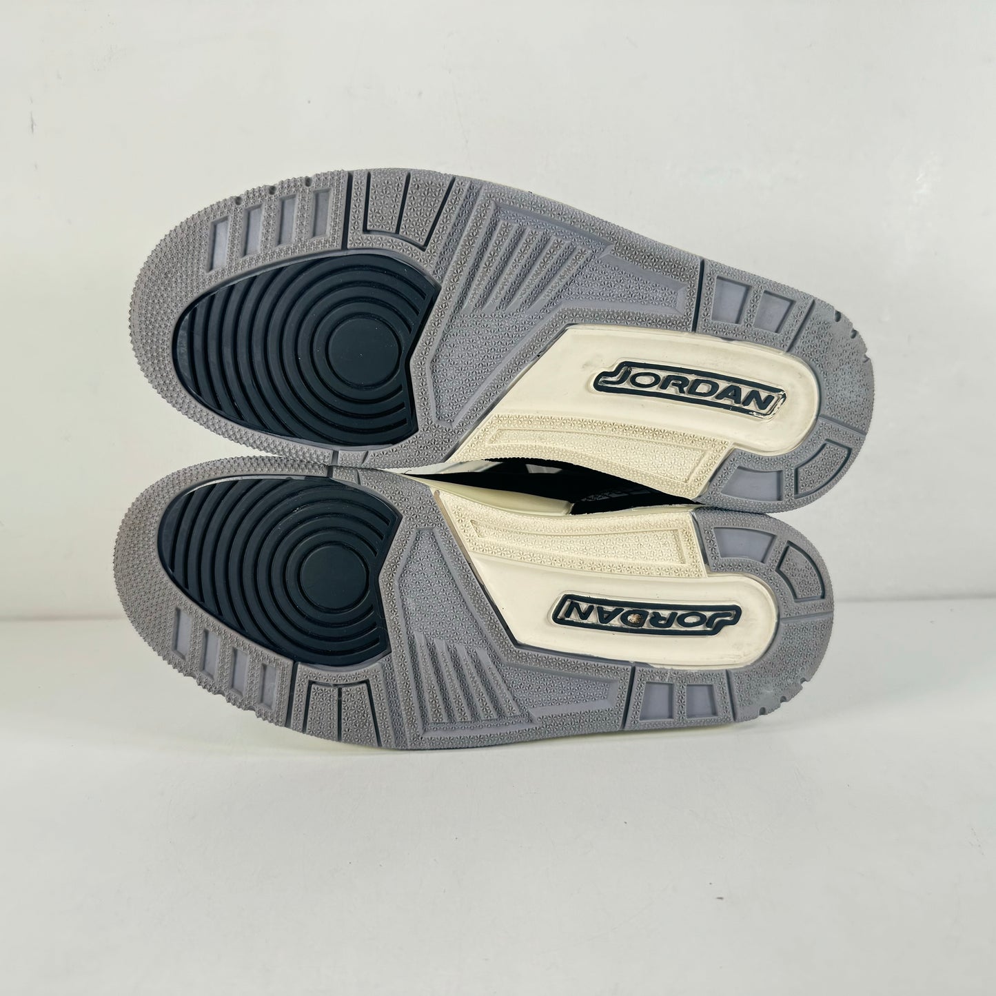 CK9246 001 Jordan 3 Retro Off Noir (Mujeres)