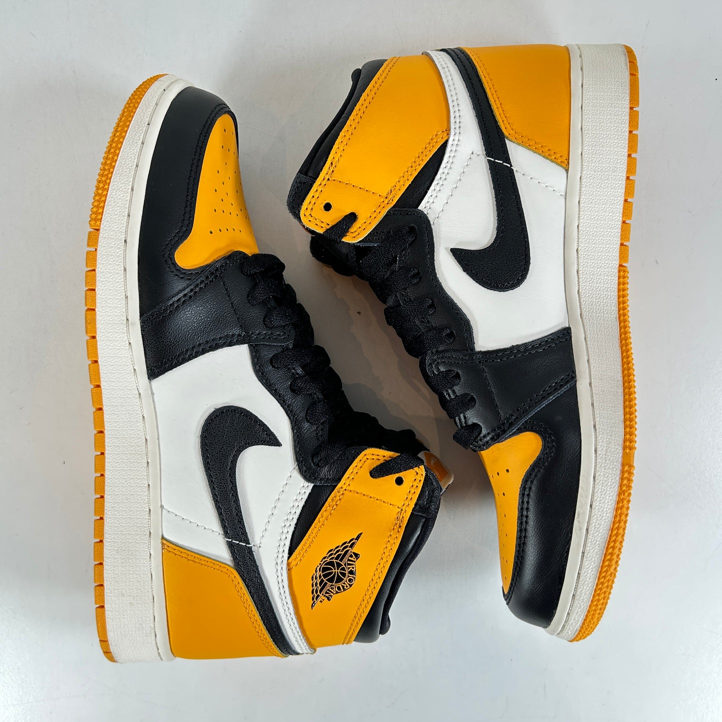 575441 711 Jordan 1 Retro High OG Taxi (GS) [USED] - 6.5 Y (Used)