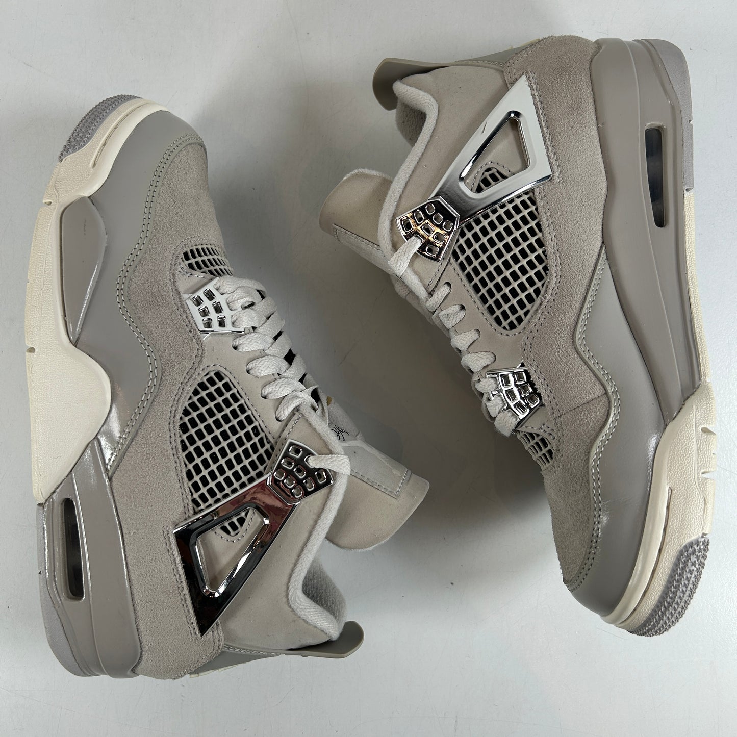 AQ9129 001 Jordan 4 Retro Momentos congelados