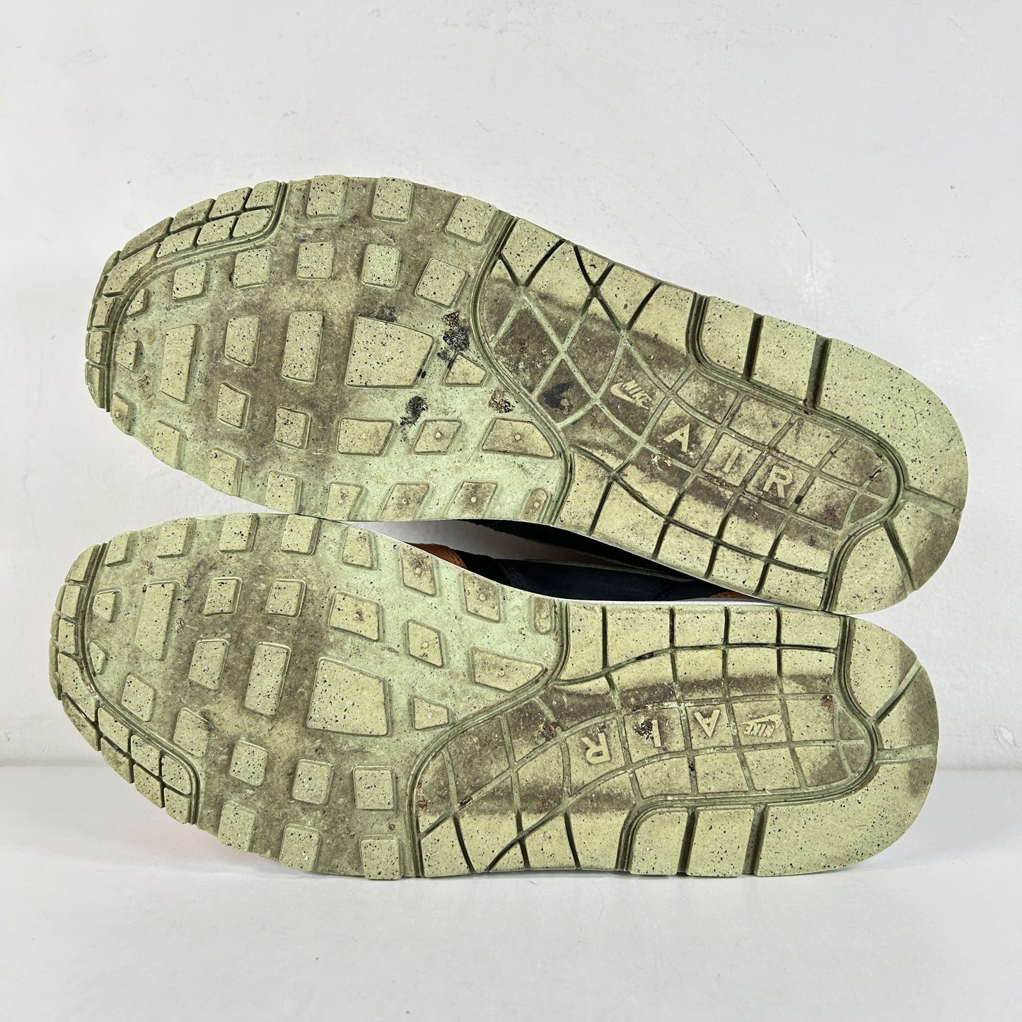 DZ0482 001 Nike Air Max 1 PRM Duck Honey Dew [USED] - 10 M (Used)