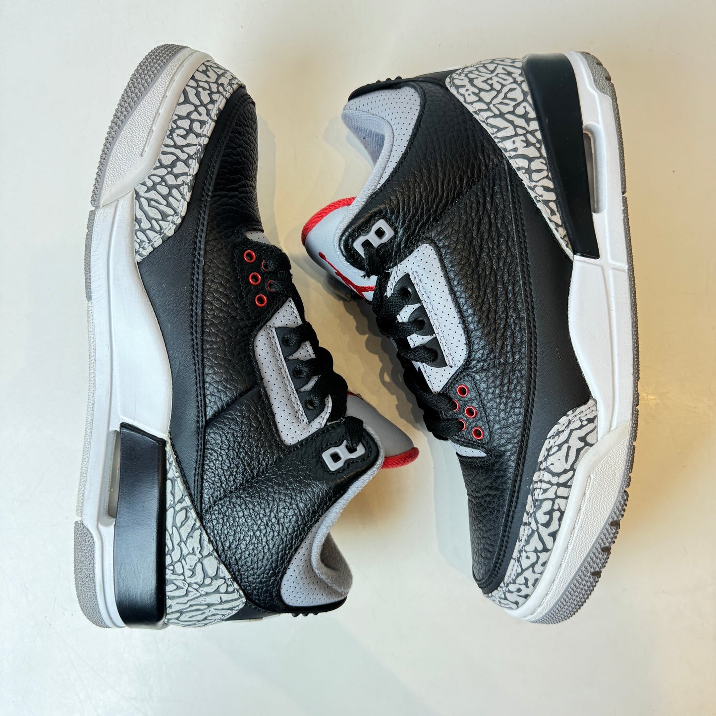 854262 001 Jordan 3 Black Cement 2018 [USED] - 8.5 M (Used2)