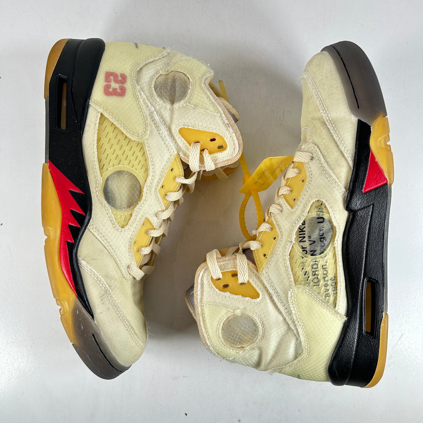 DH8565 100 Jordan 5 Off-Blanco Vela