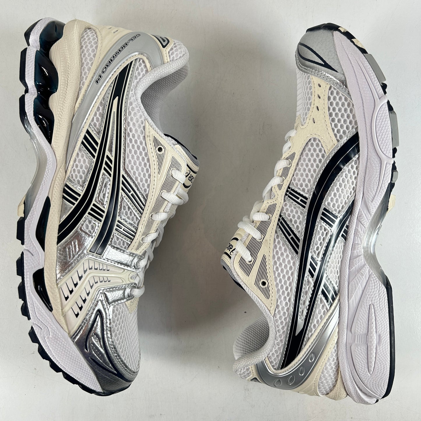 1202A056 109 ASICS Gel-Kayano 14 Blanco Medianoche (Mujeres)
