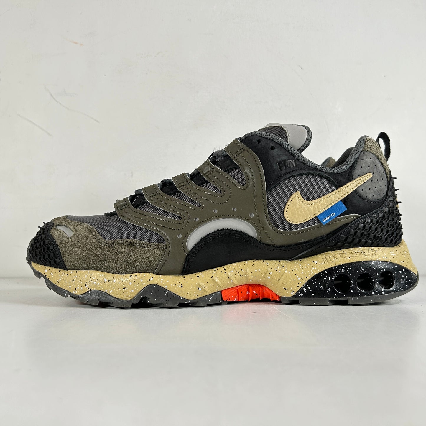 FN7546 300 Undefeated x Air Terra Humara 'Cargo Khaki' [USED] - 11.5 M (VNDS)
