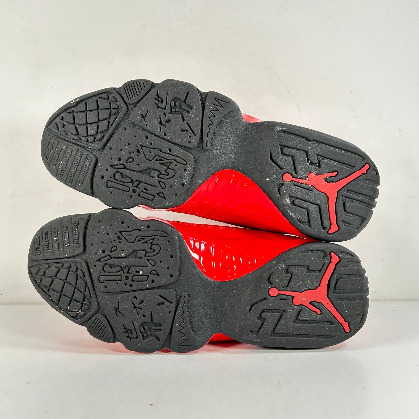 CT8019 600 Jordan 9 Chile Red [USED] - 8.5 M (Used)