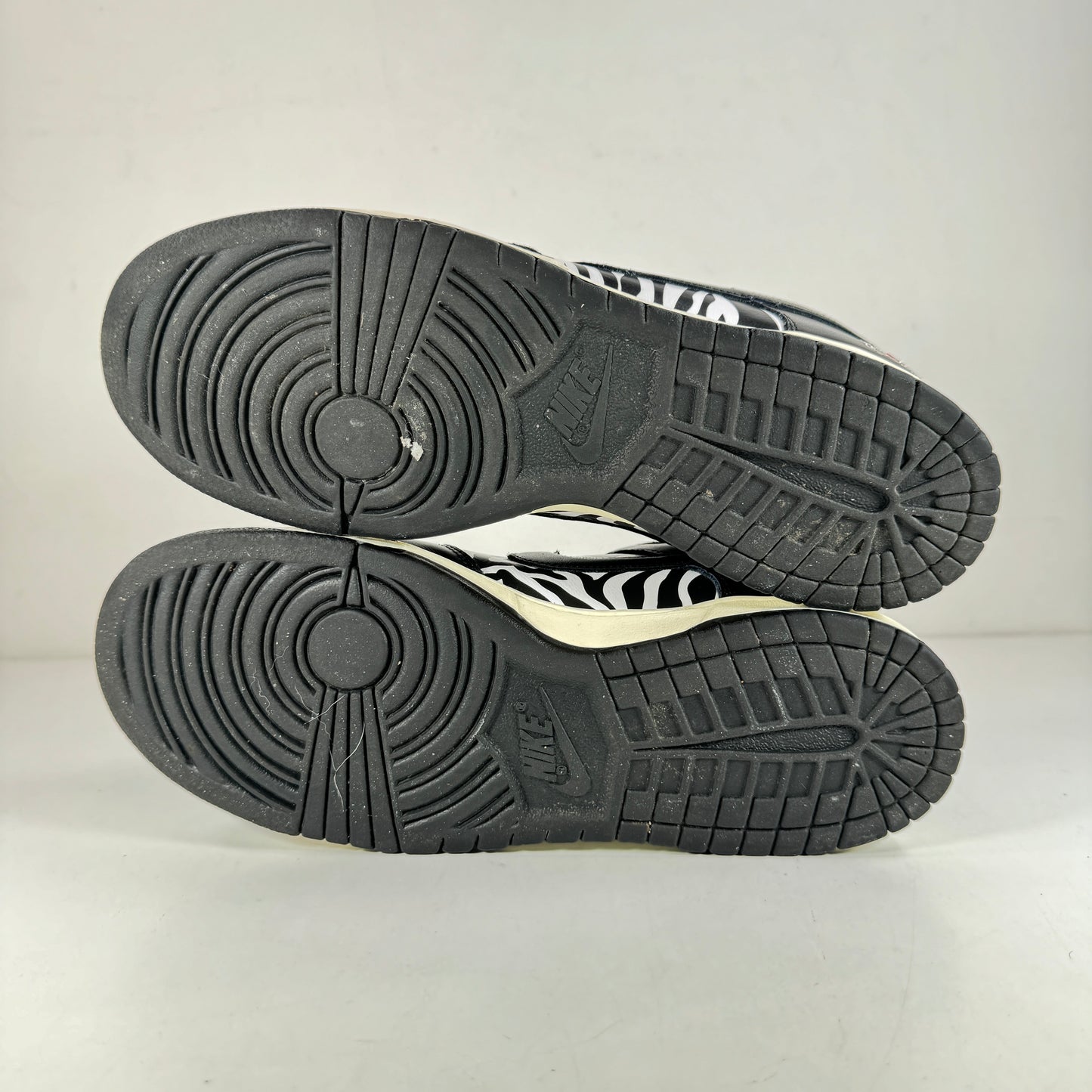 DM3510 001 SB Dunk Low Quartersnacks Zebra [USED] - 10 (Used)